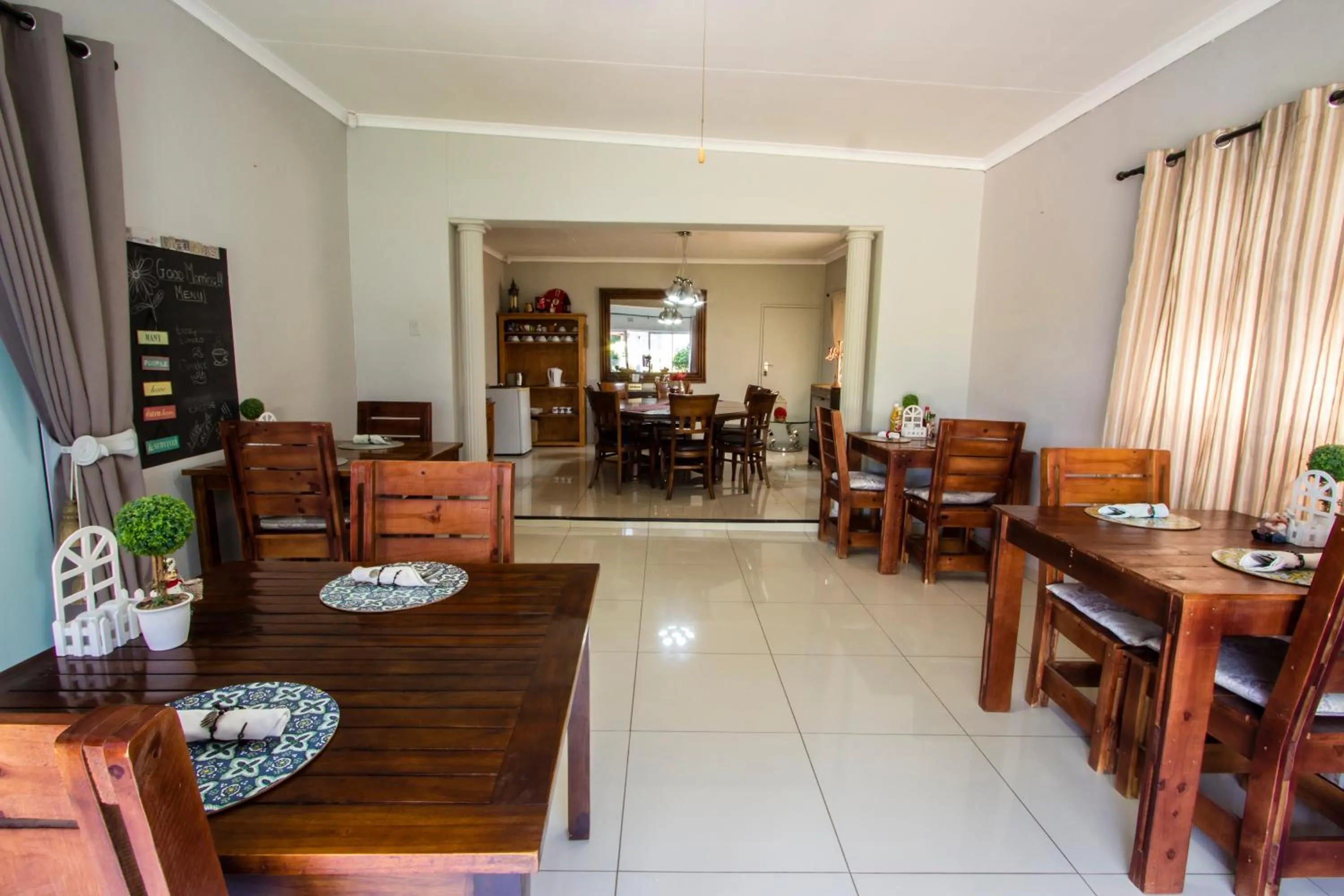 Living room in New Bali Guesthouse