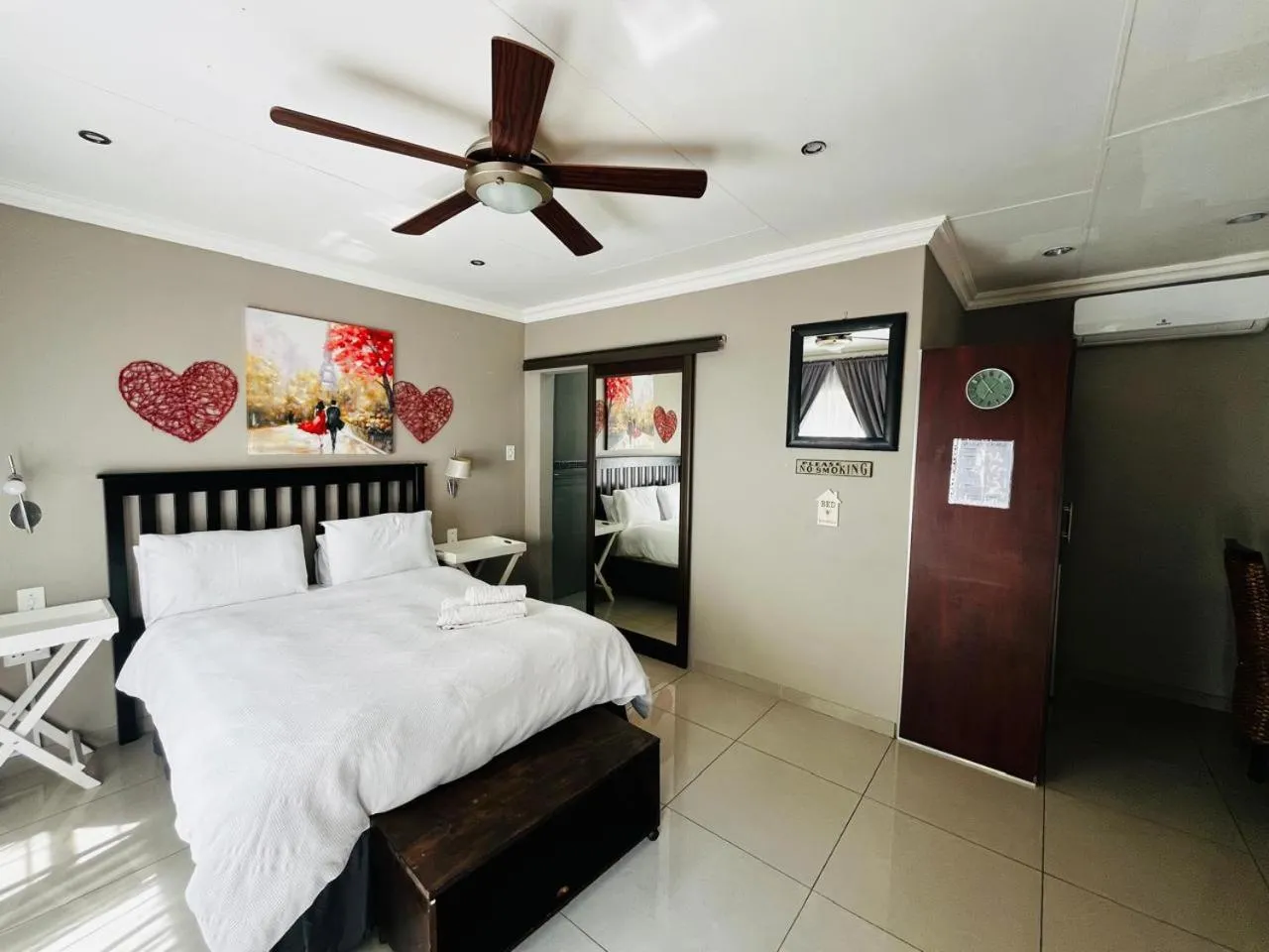 Photo of the whole room, Bed in New Bali Guesthouse