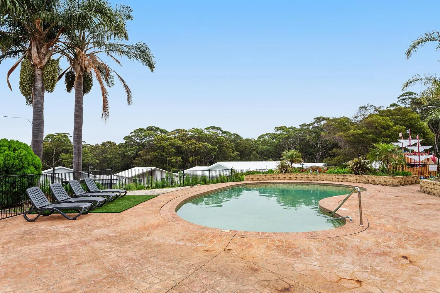 Swimming pool in Ingenia Holidays Ulladulla