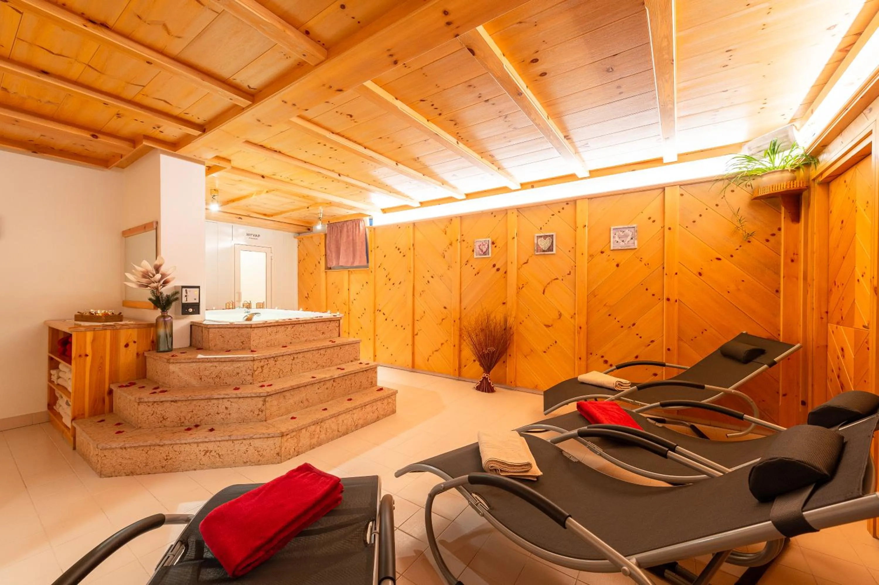 Hot Tub in Villa Clara