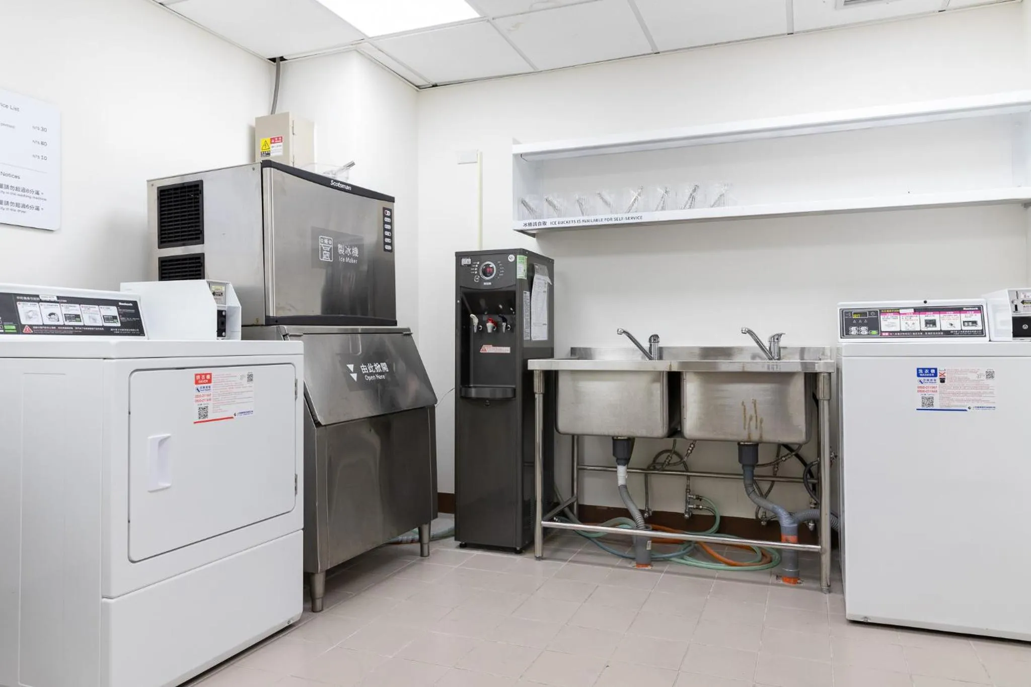 washing machine in Fame Hall Garden Hotel