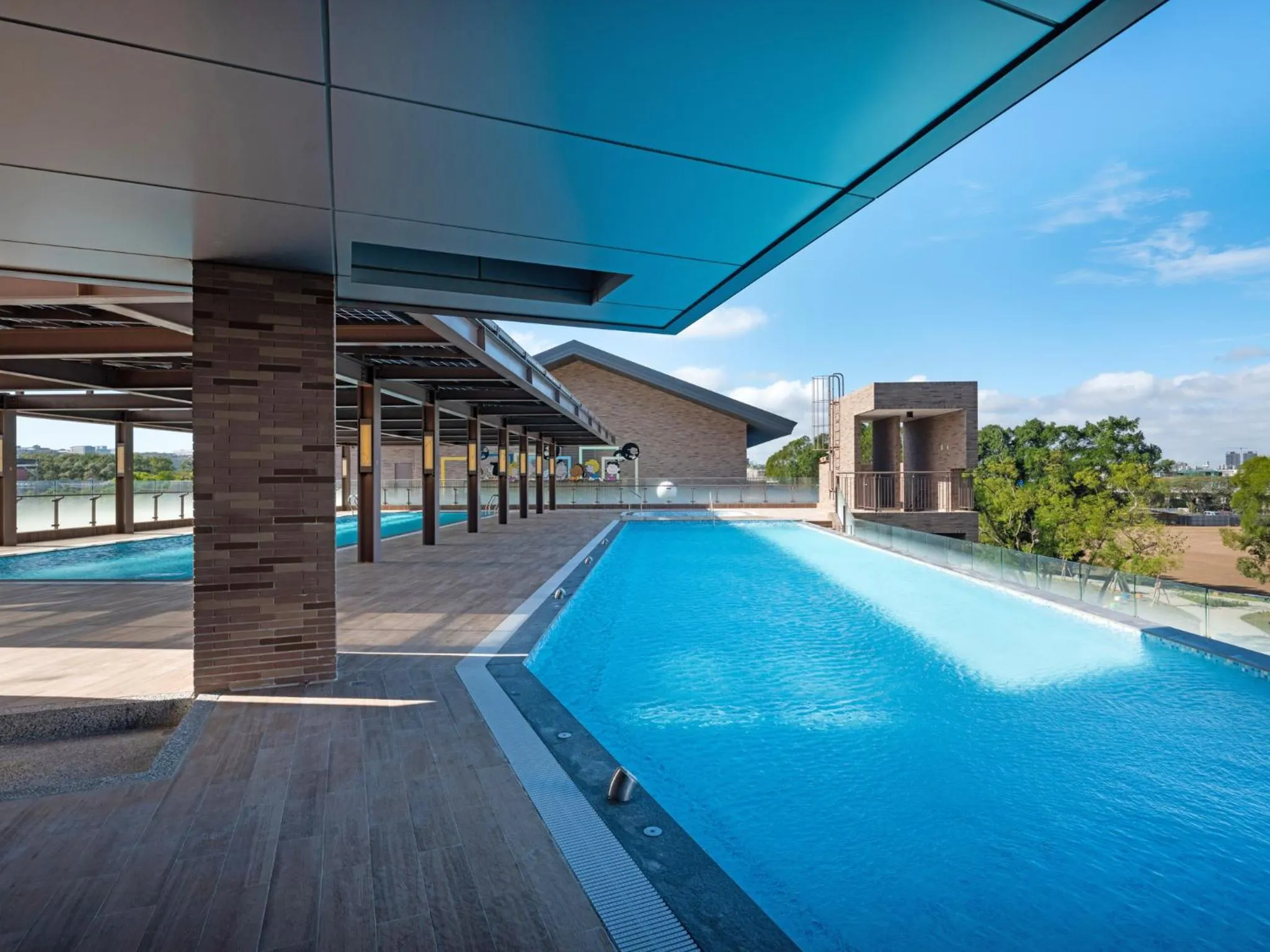 Swimming pool in Fame Hall Garden Hotel