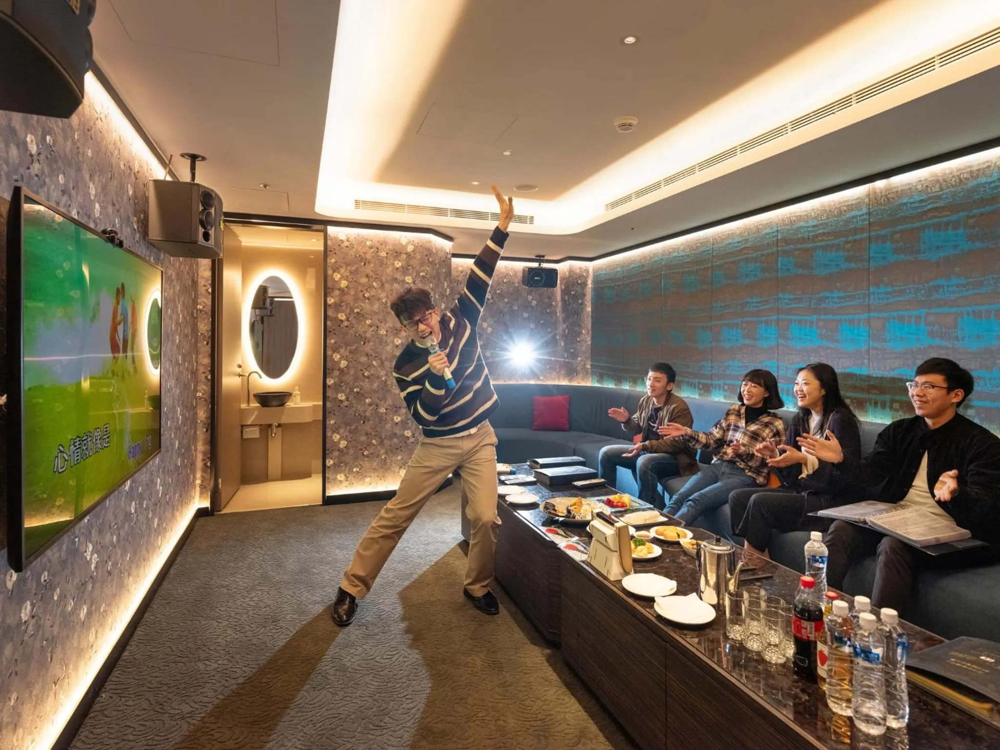 Karaoke in Fame Hall Garden Hotel