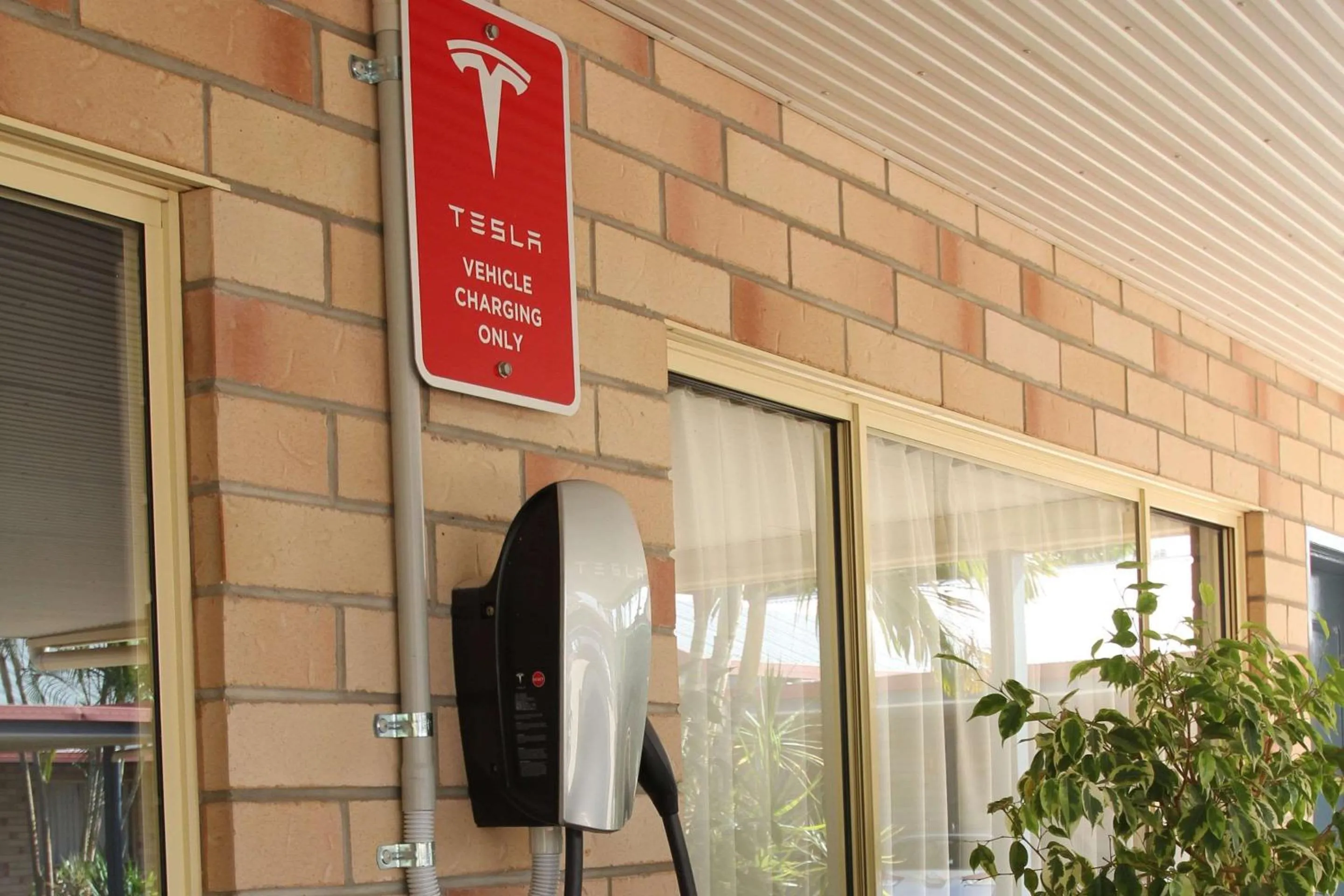 Property building in Midlander Motor Inn