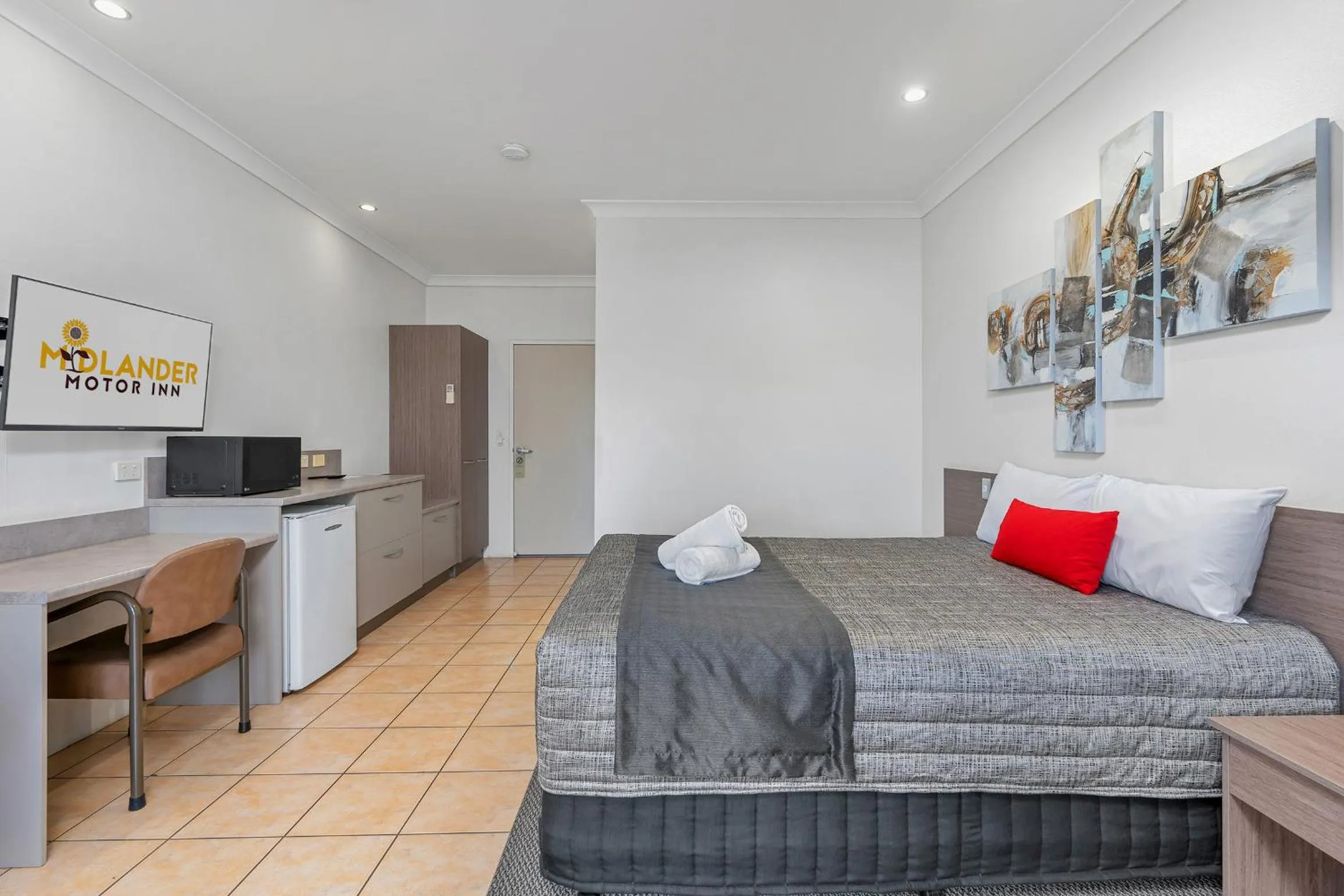 Bedroom in Midlander Motor Inn