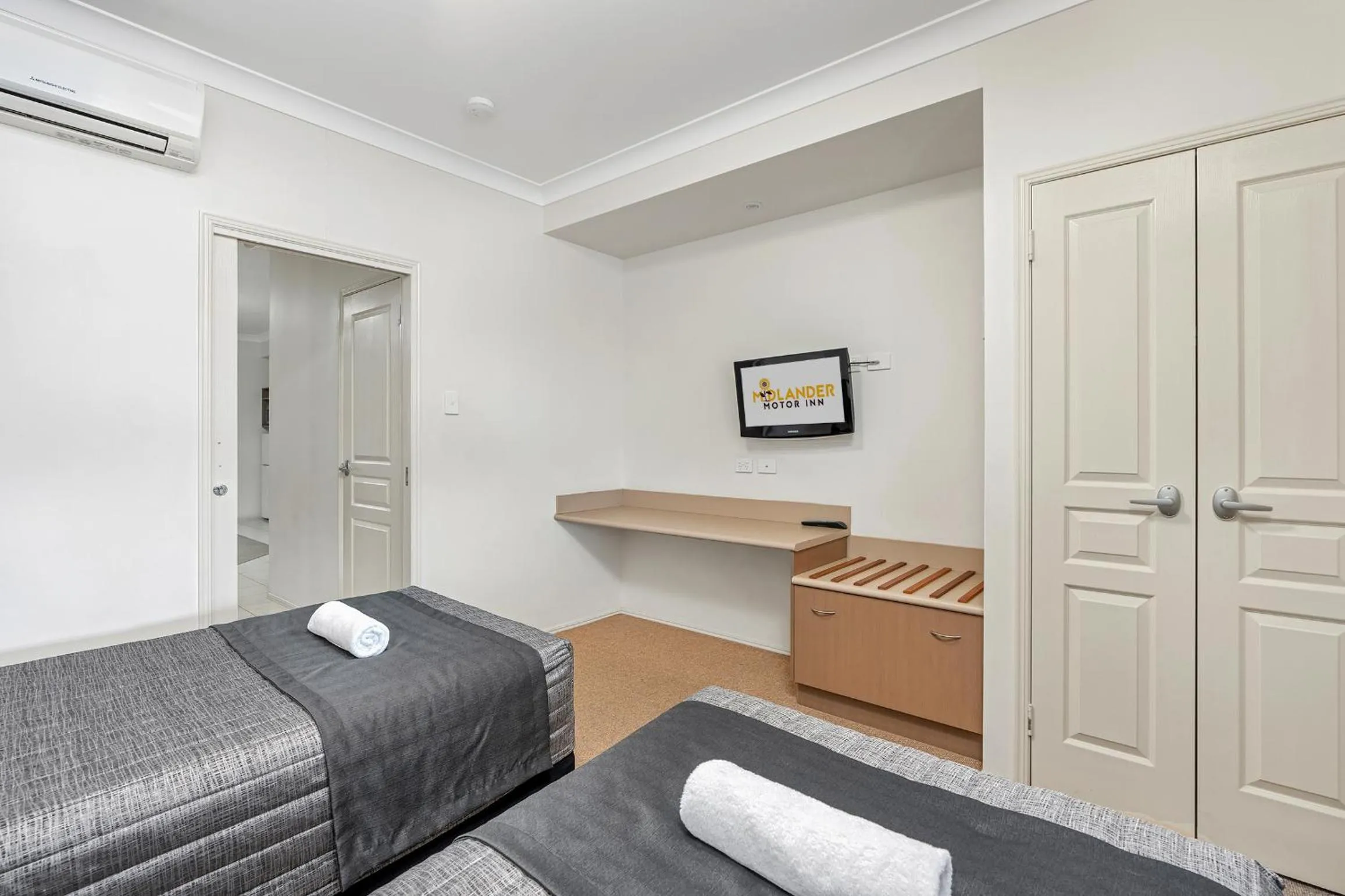 Bedroom, Bed in Midlander Motor Inn