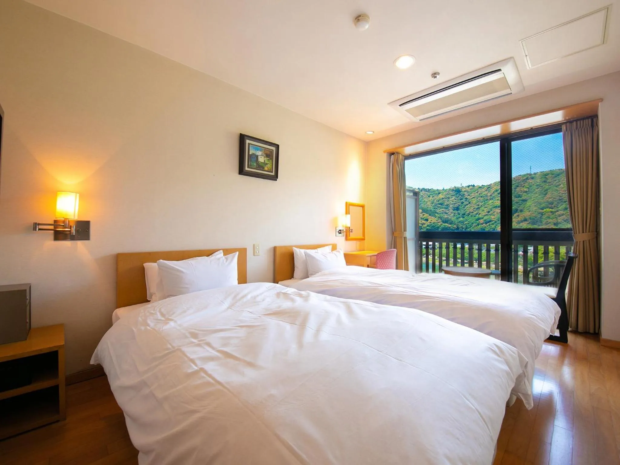 Bed in Iwakuni Kokusai Kanko Hotel