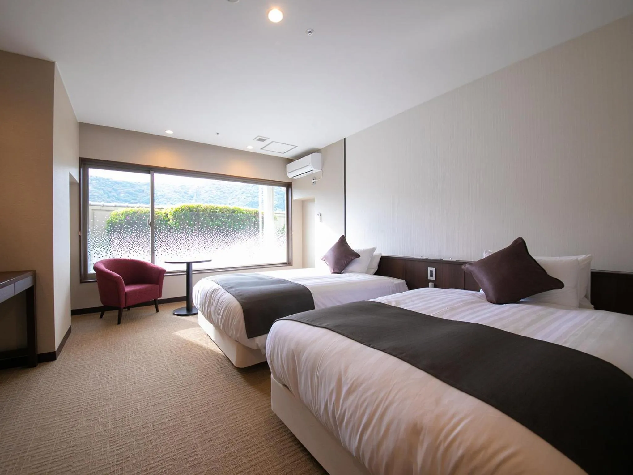 Bed in Iwakuni Kokusai Kanko Hotel