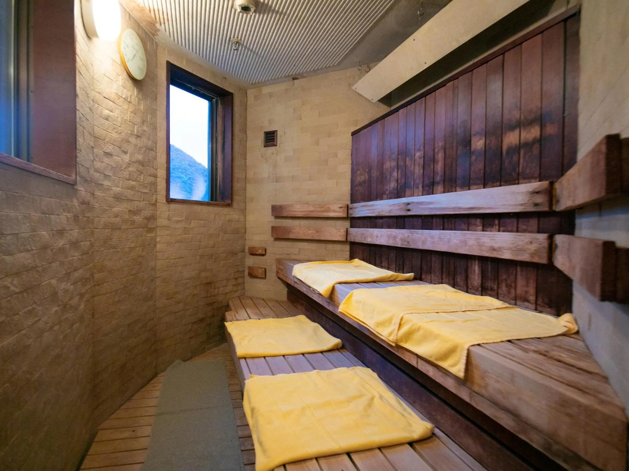 Sauna, Bed in Iwakuni Kokusai Kanko Hotel