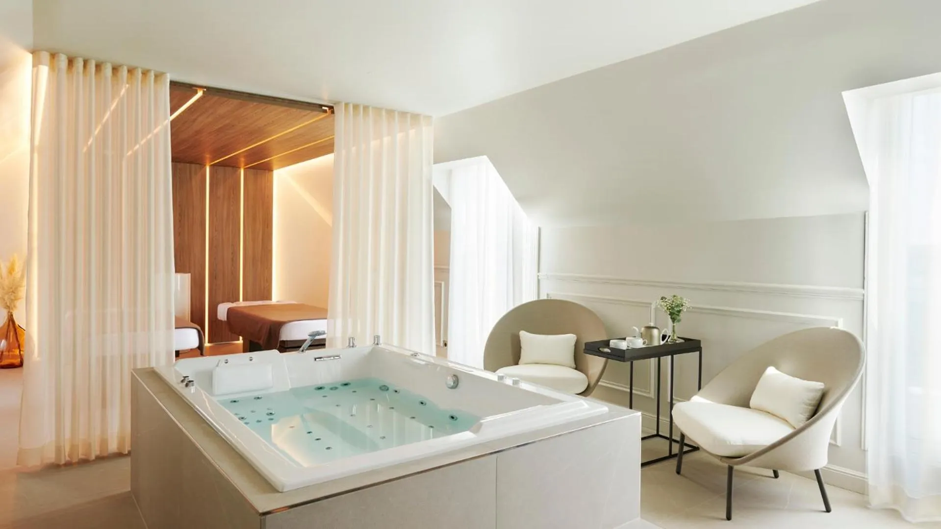 Spa and wellness centre/facilities, Bed in Hôtel Lancaster Paris Champs-Elysées