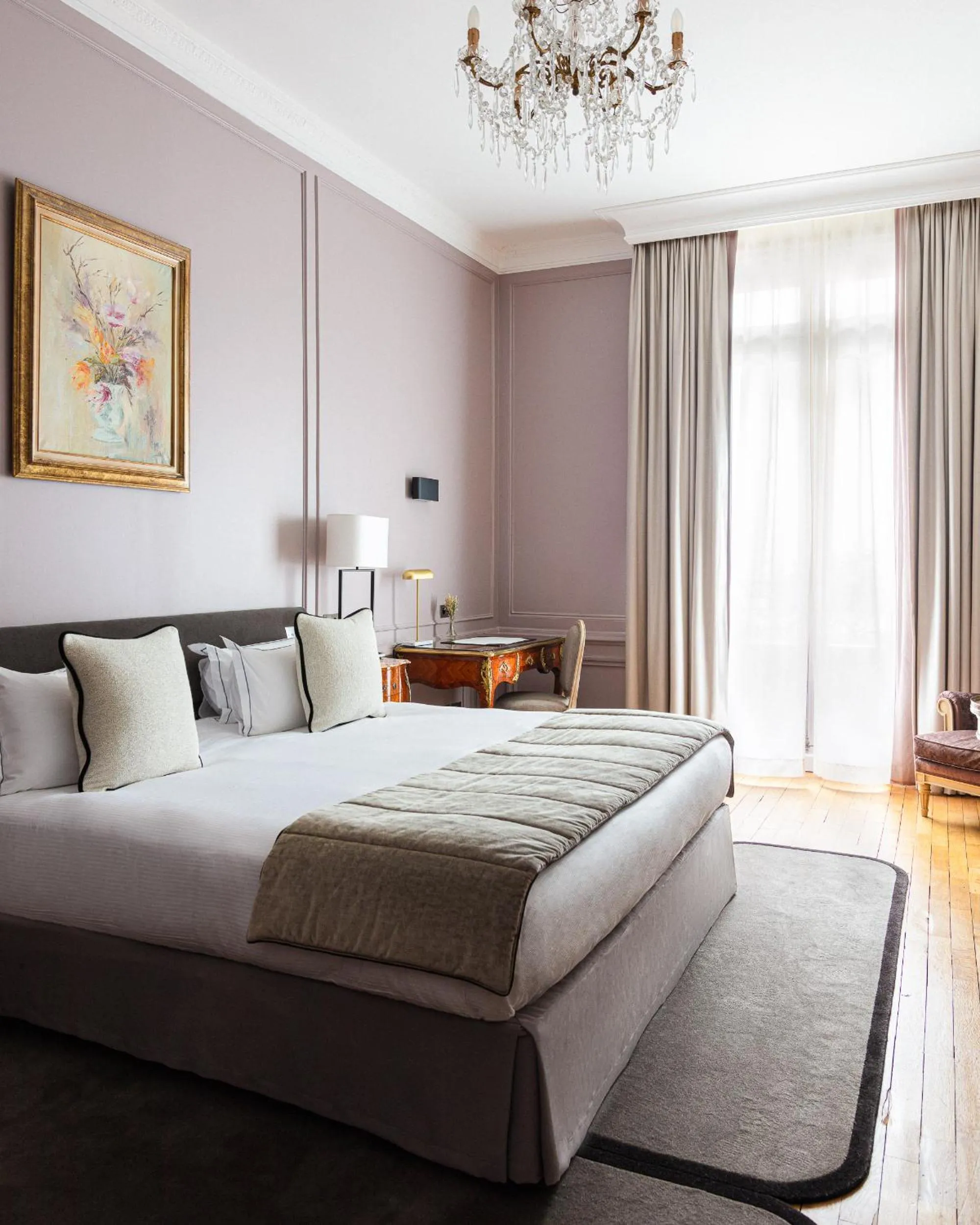 Bedroom, Bed in Hôtel Lancaster Paris Champs-Elysées