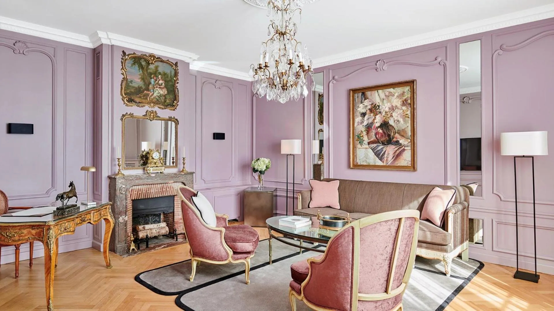 Bedroom in Hôtel Lancaster Paris Champs-Elysées