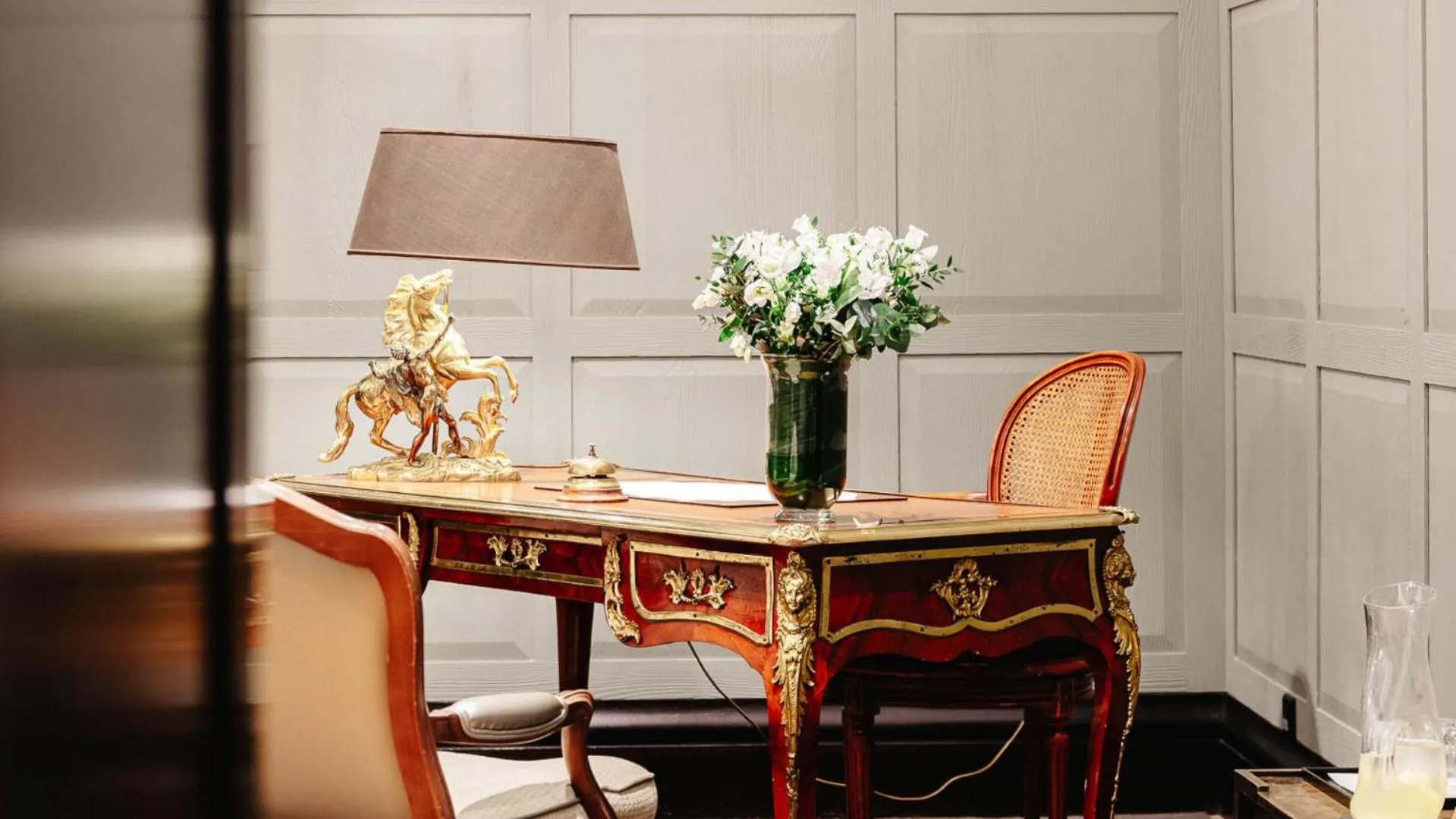 Lobby or reception in Hôtel Lancaster Paris Champs-Elysées