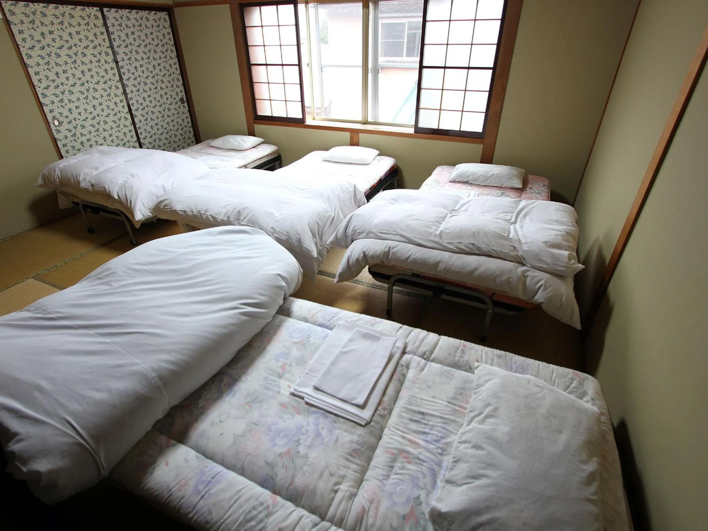 Photo of the whole room, Bed in Towadako Backpackers