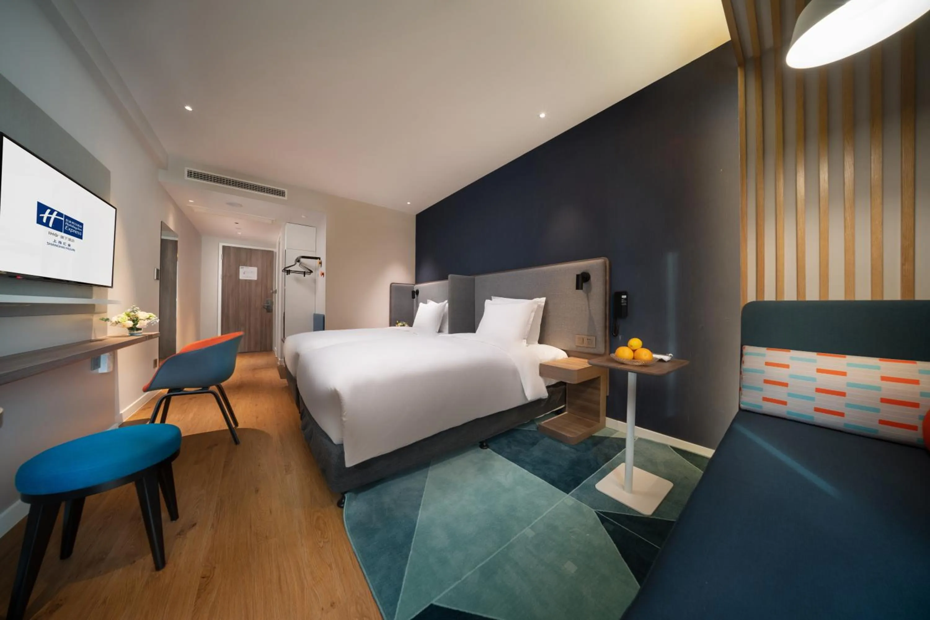 Bed in Holiday Inn Express Shanghai Huijin by IHG