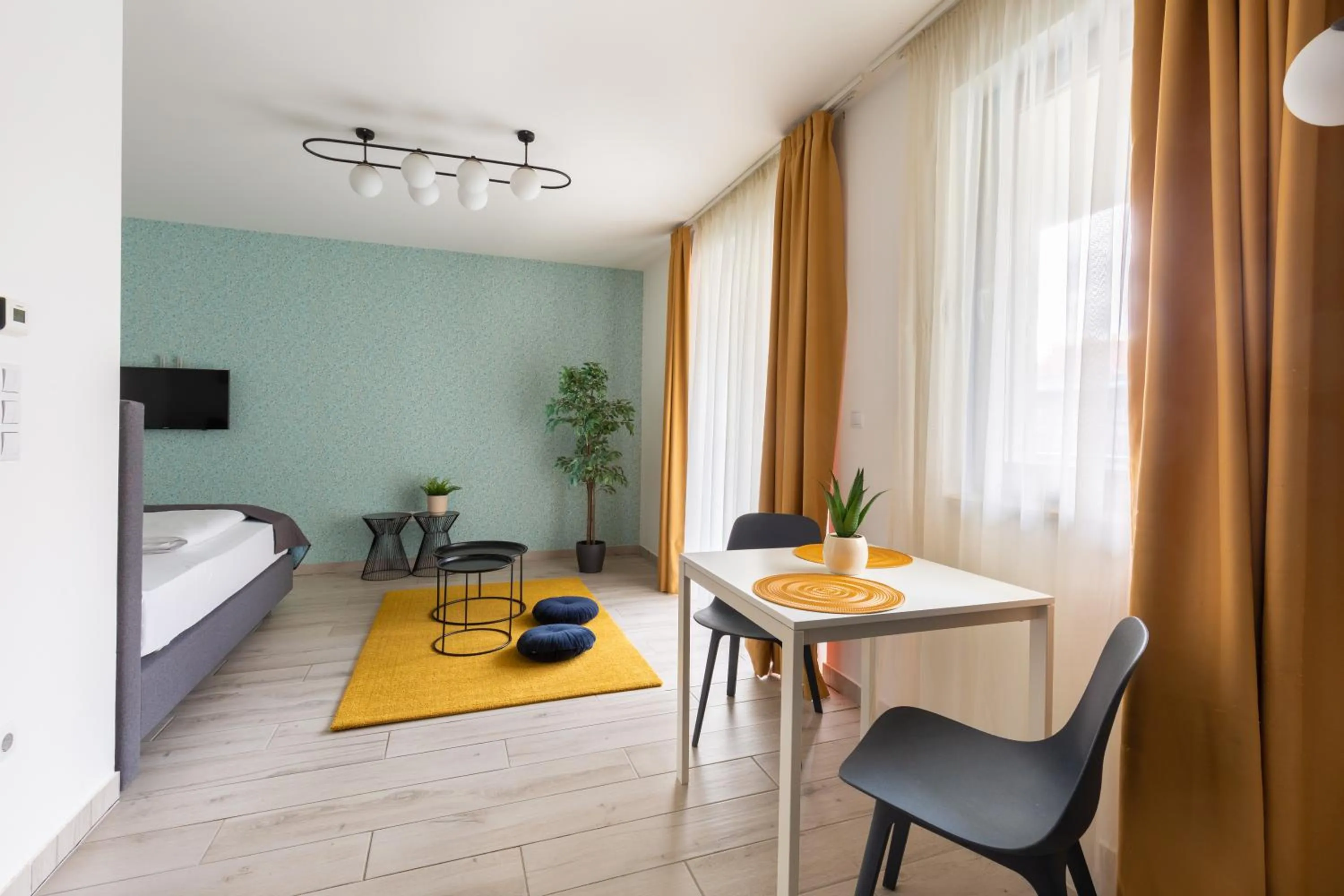 Dining area, Bed in Vagabond SOHO