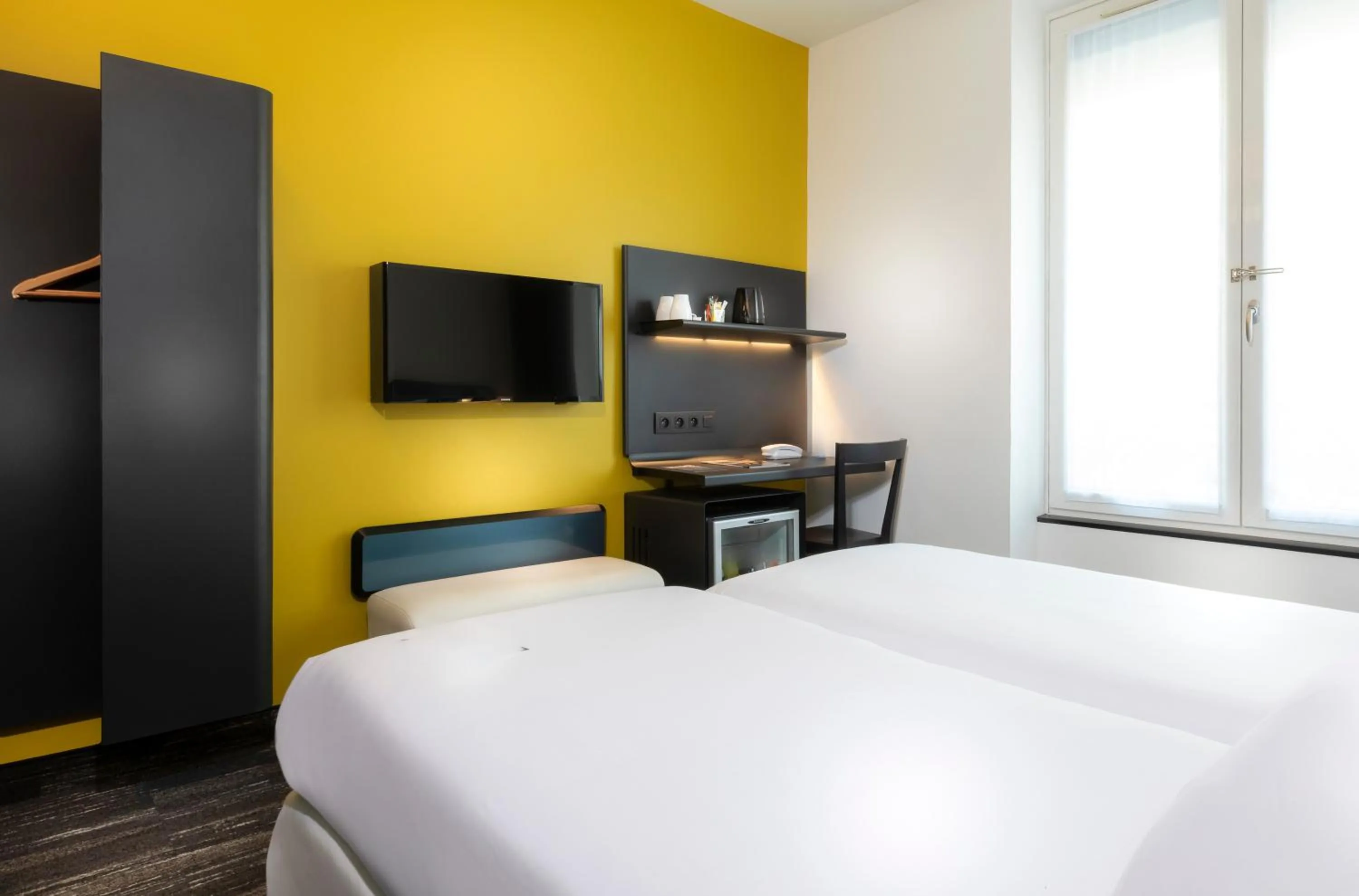 Photo of the whole room, Bed in Libertel Gare de L'Est Francais