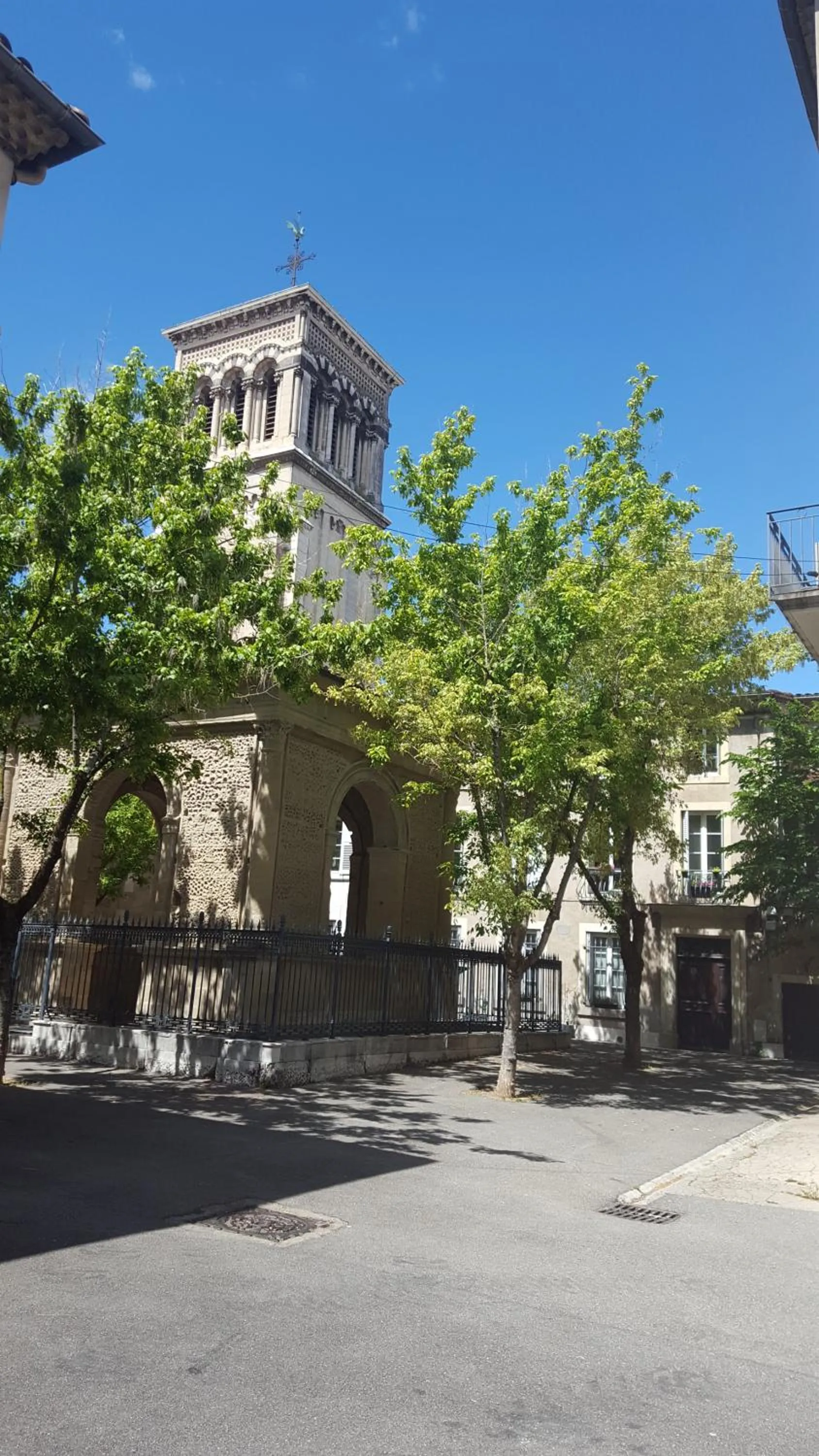 Property building in Chambre de charme au coeur du vieux Valence - Confort & Calme