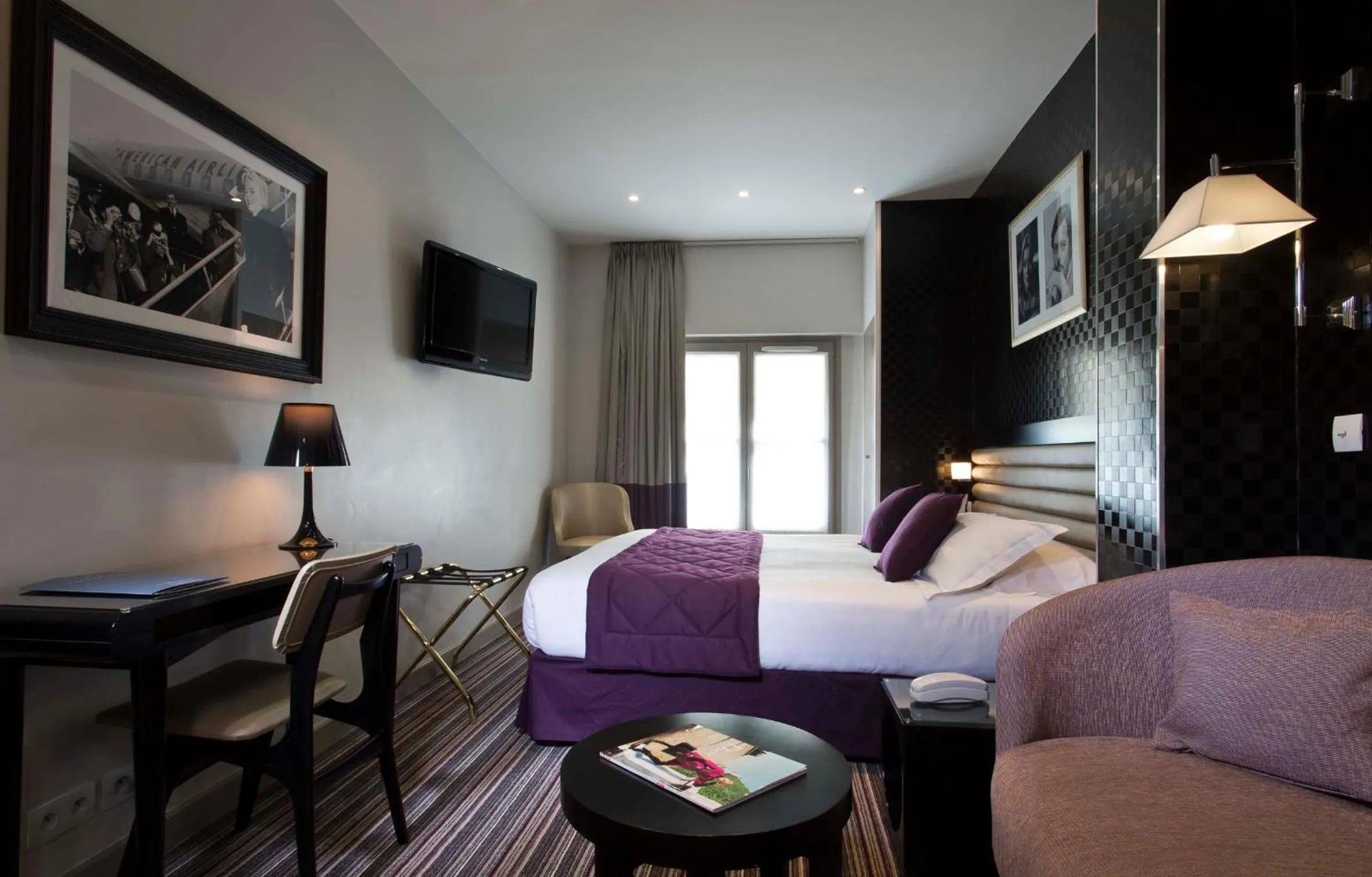 Photo of the whole room, Bed in Hôtel ICÔNE