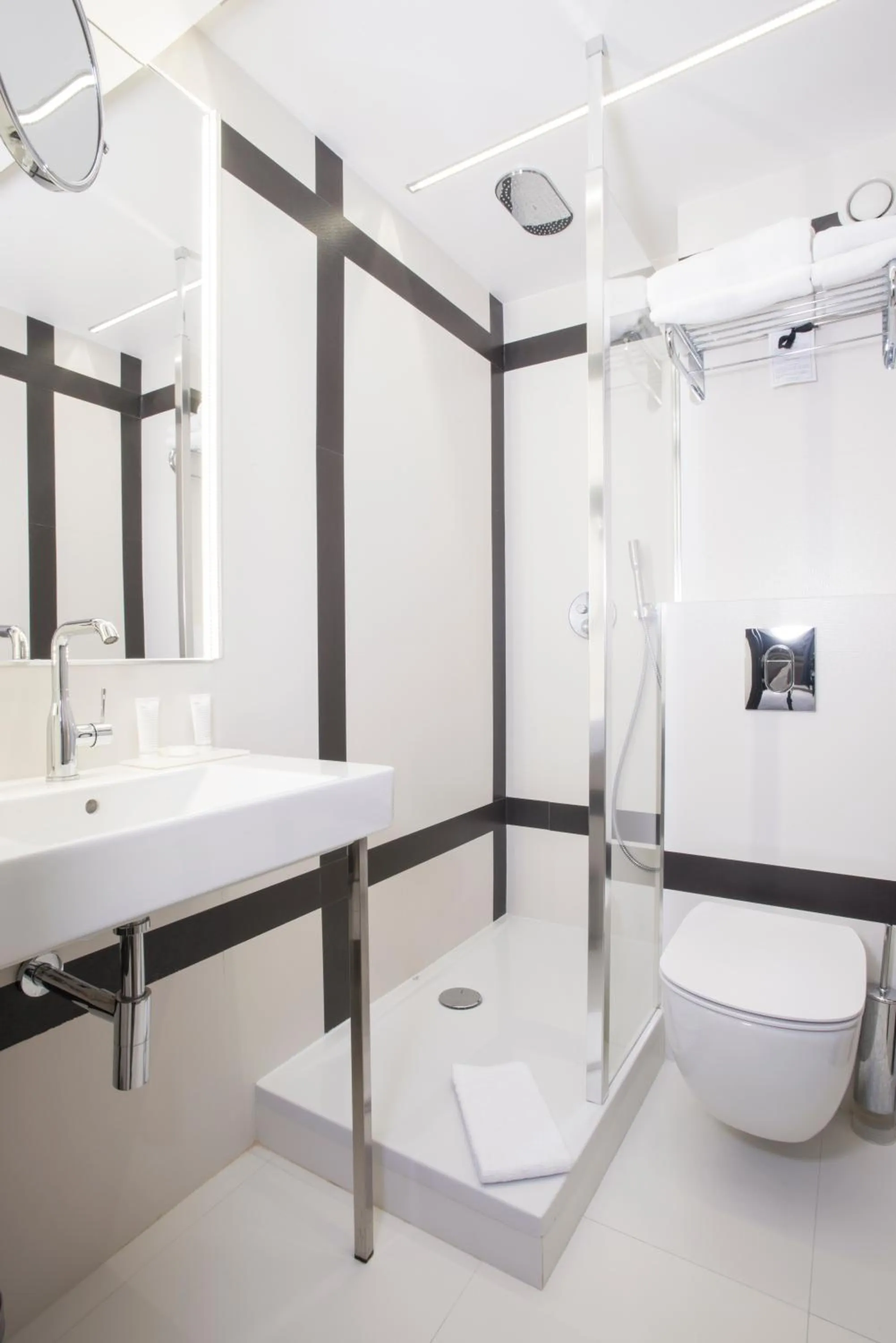 Bathroom in Hôtel ICÔNE