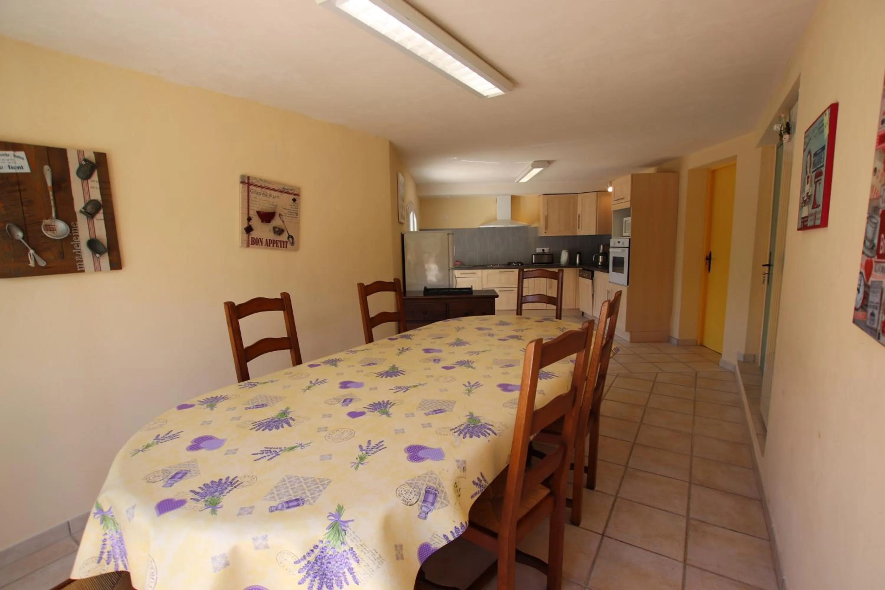 Dining area in LE MAS DES TARENTES Chambres d'hôtes