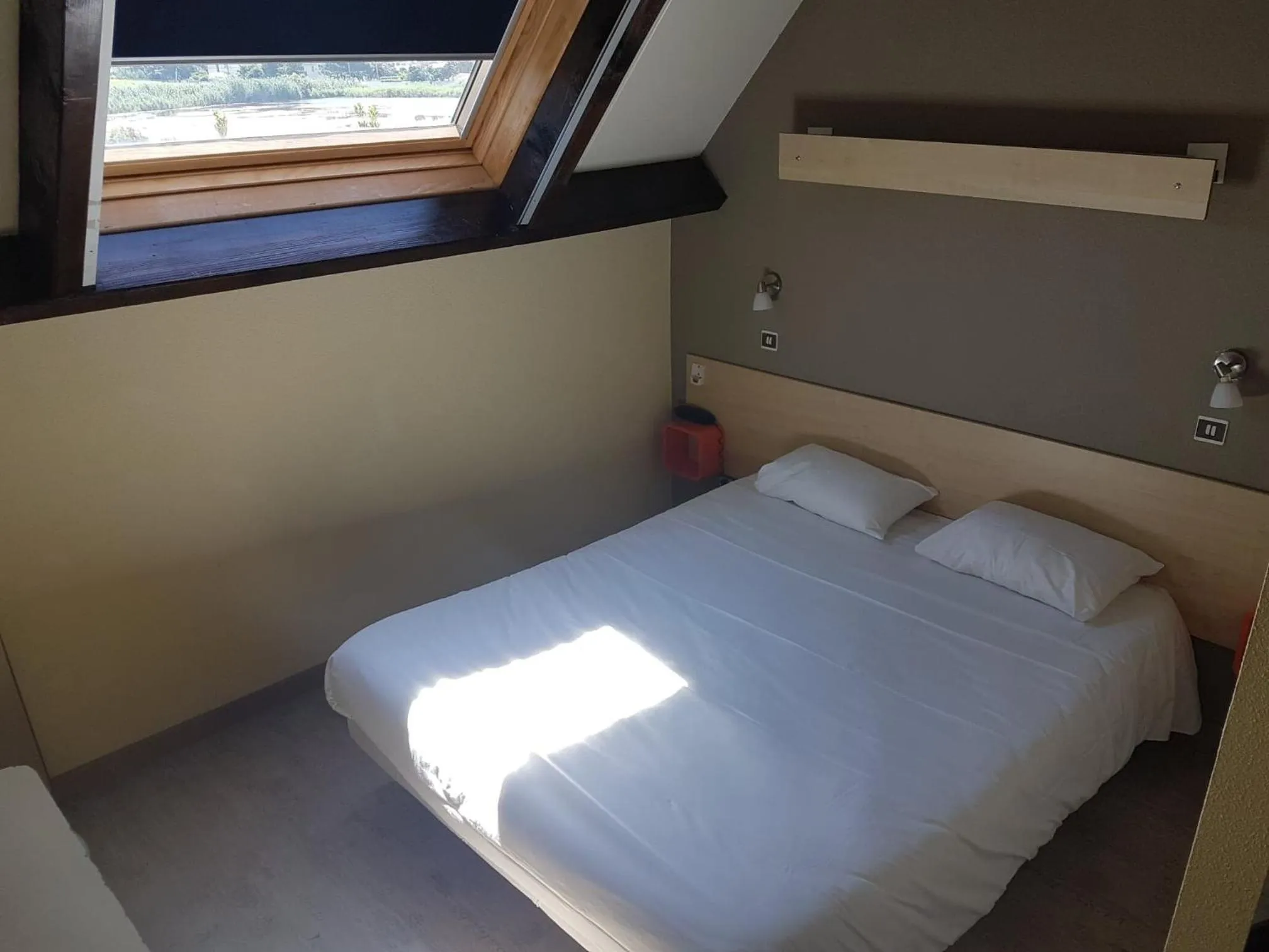 Bed in Hôtel Point Bleu