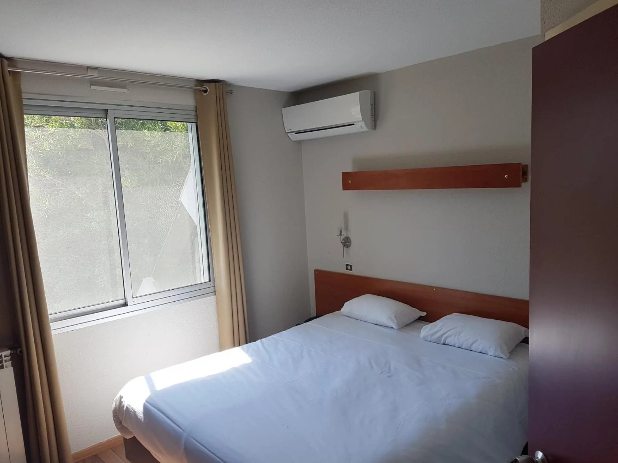 Bed in Hôtel Point Bleu