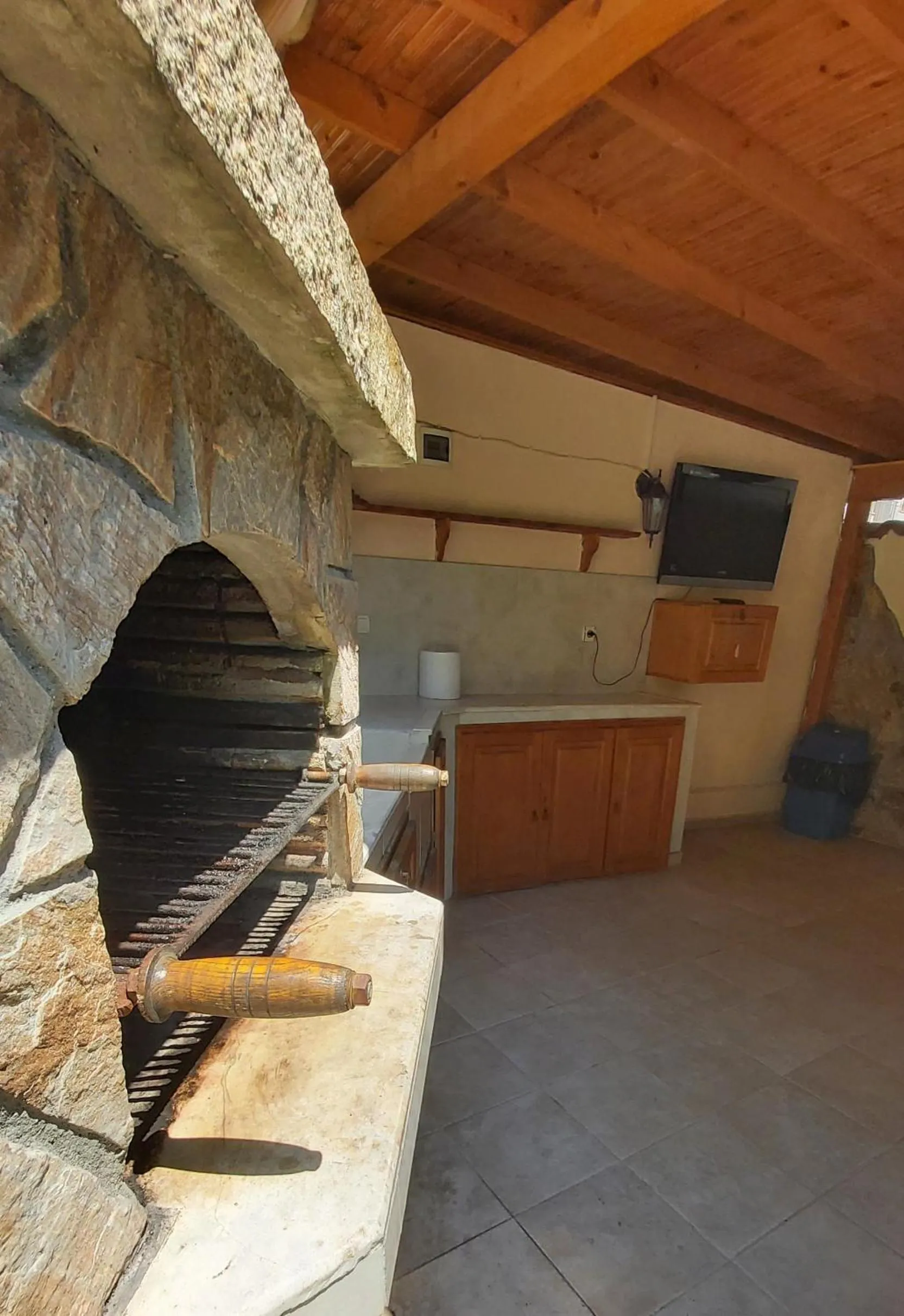 BBQ facilities in Guesthouse Iceberg