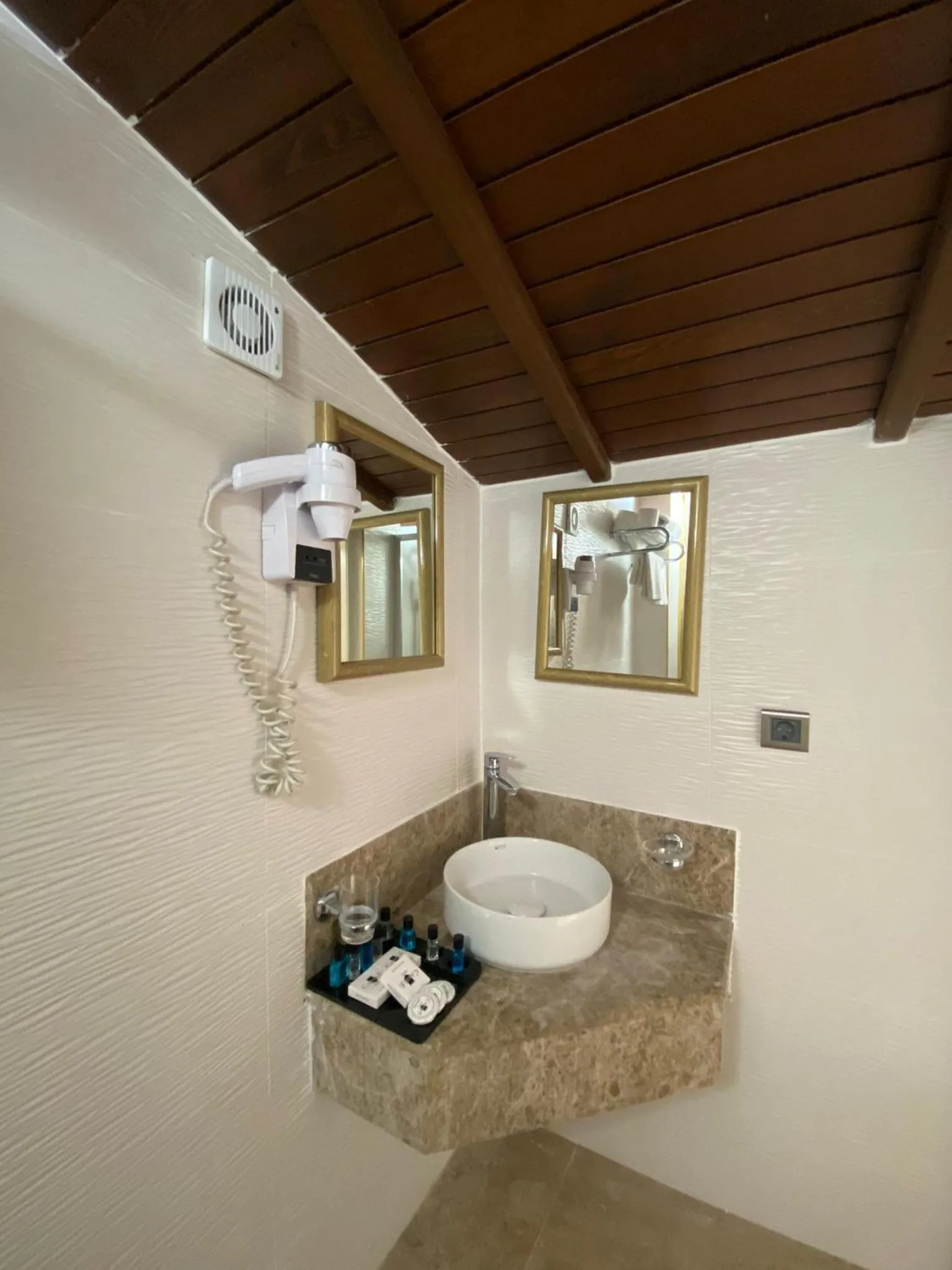 Bathroom in Castle Old Town Hotel