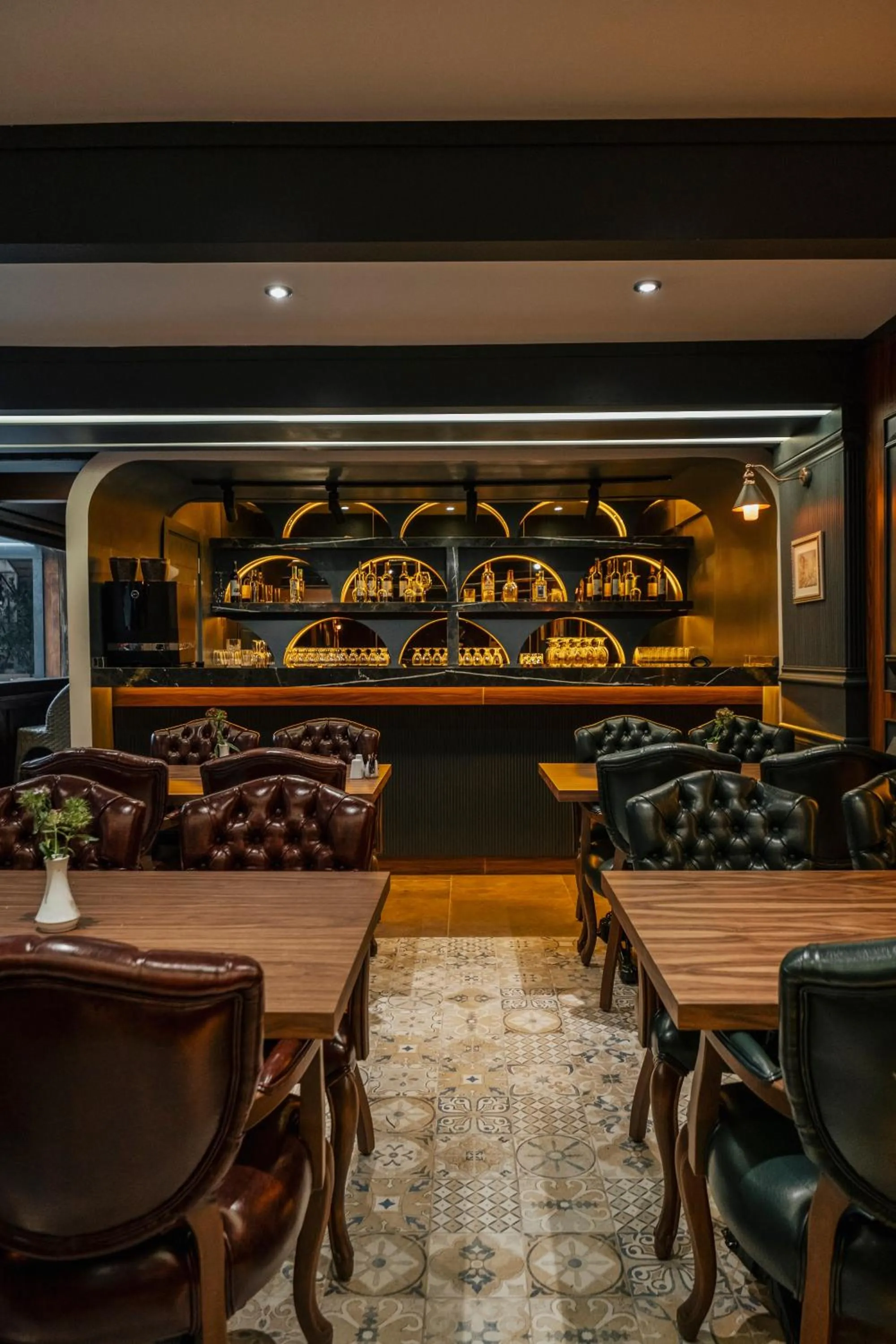 Restaurant/places to eat in Castle Old Town Hotel