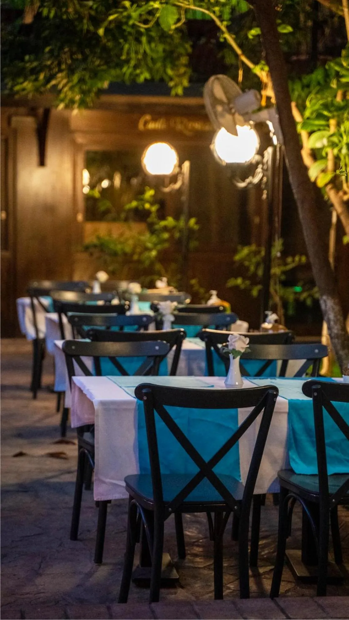 Restaurant/places to eat in Castle Old Town Hotel