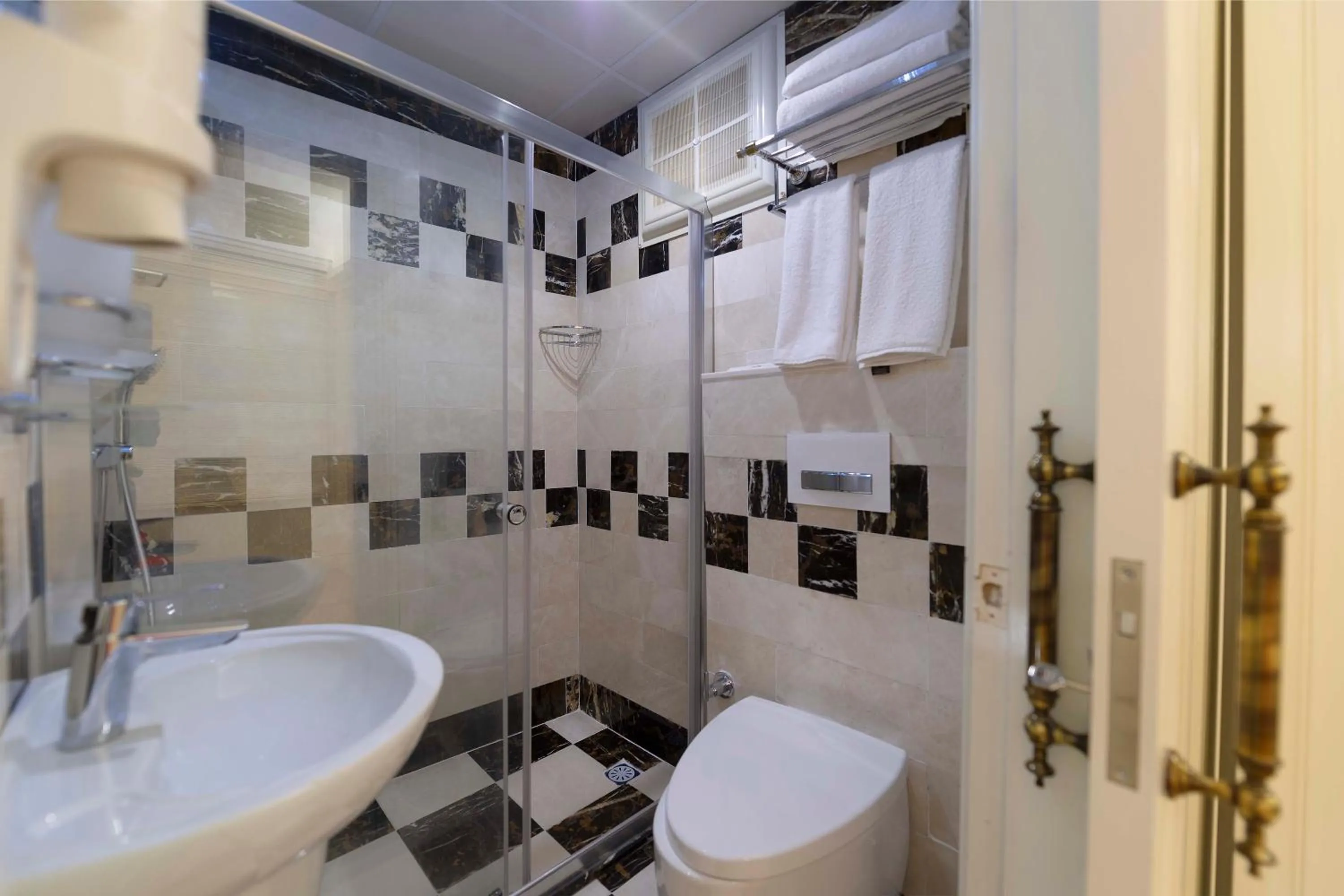 Bathroom in Castle Old Town Hotel