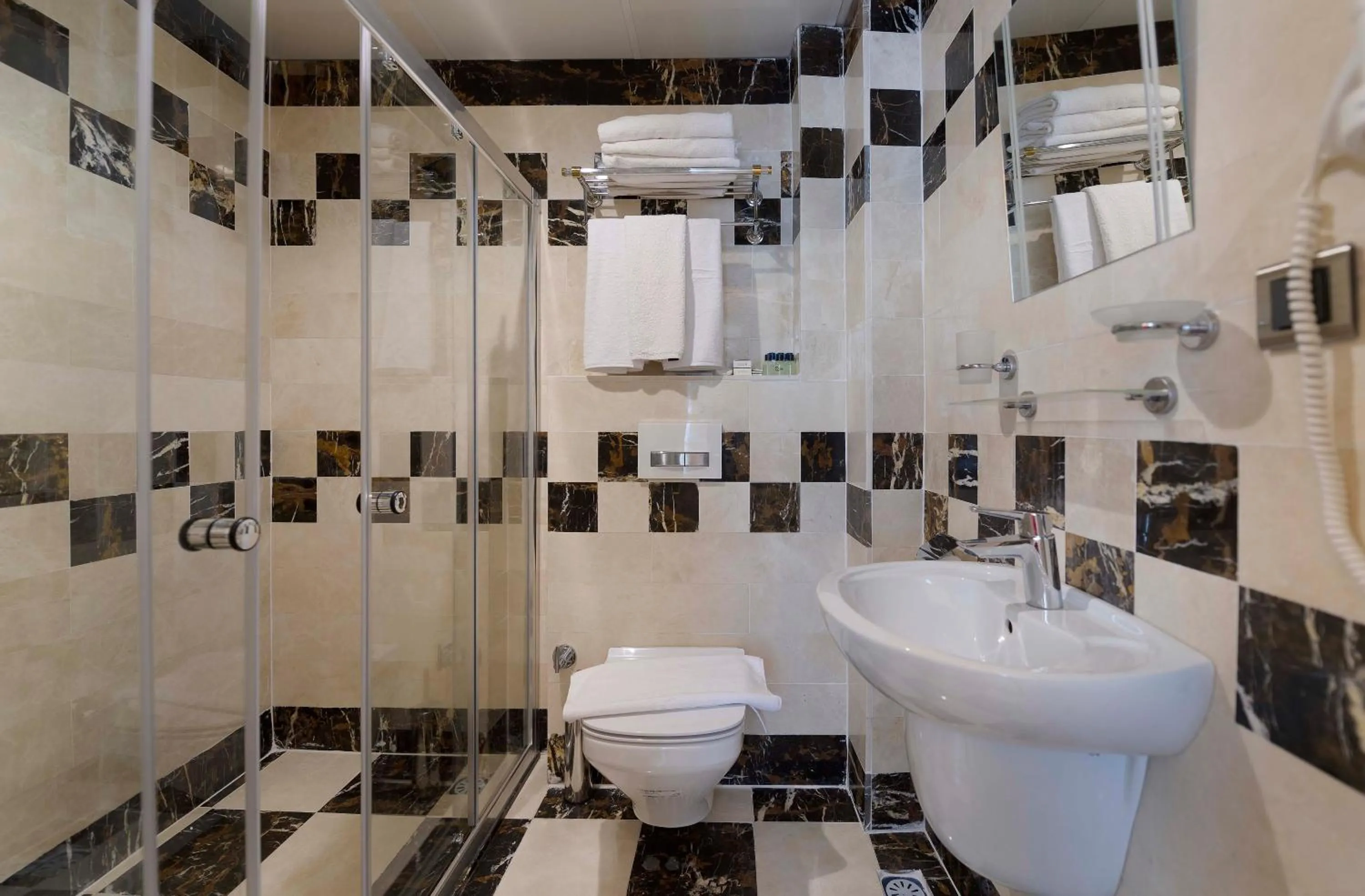 Bathroom in Castle Old Town Hotel