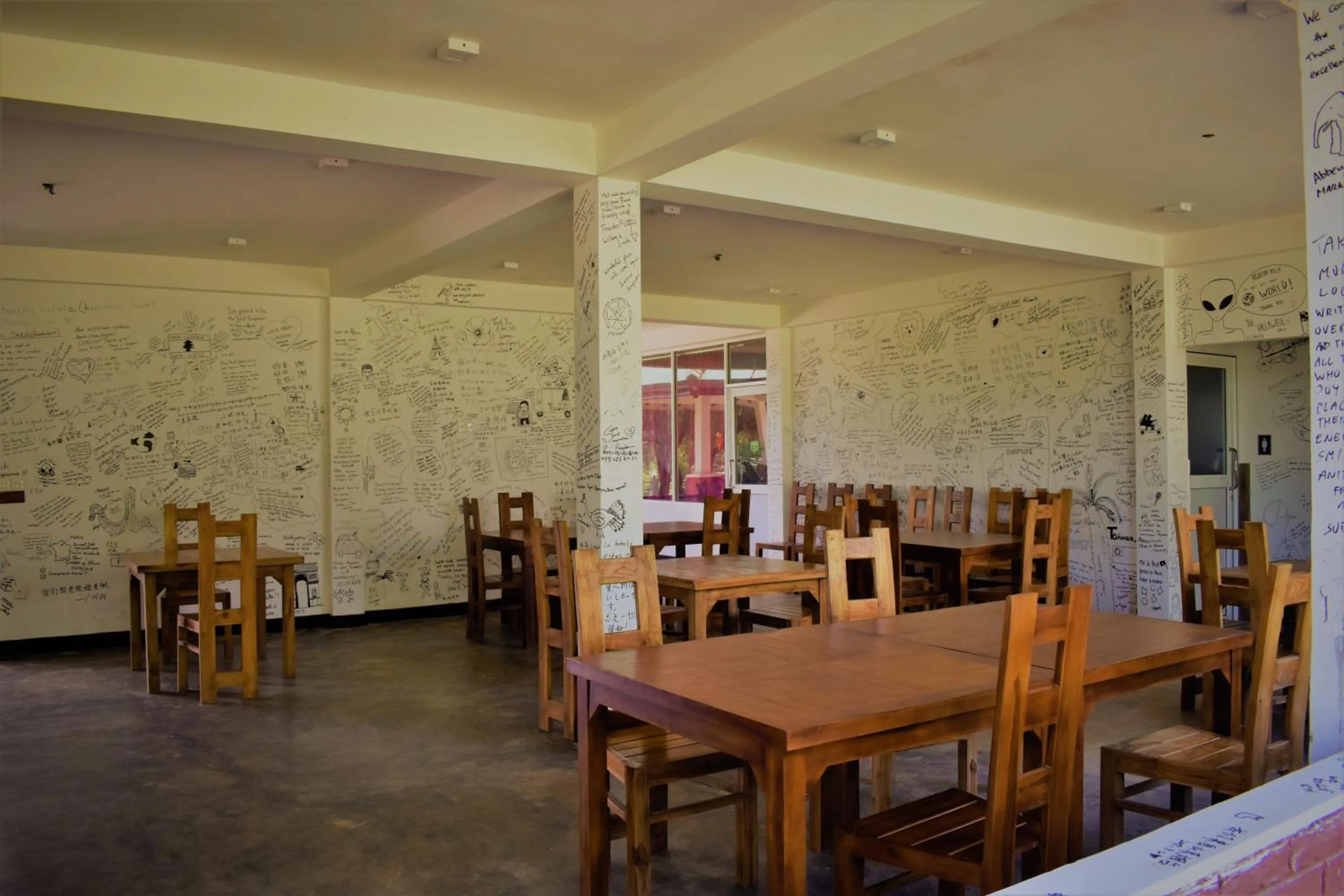 Restaurant/places to eat in Sinhagiri Villa