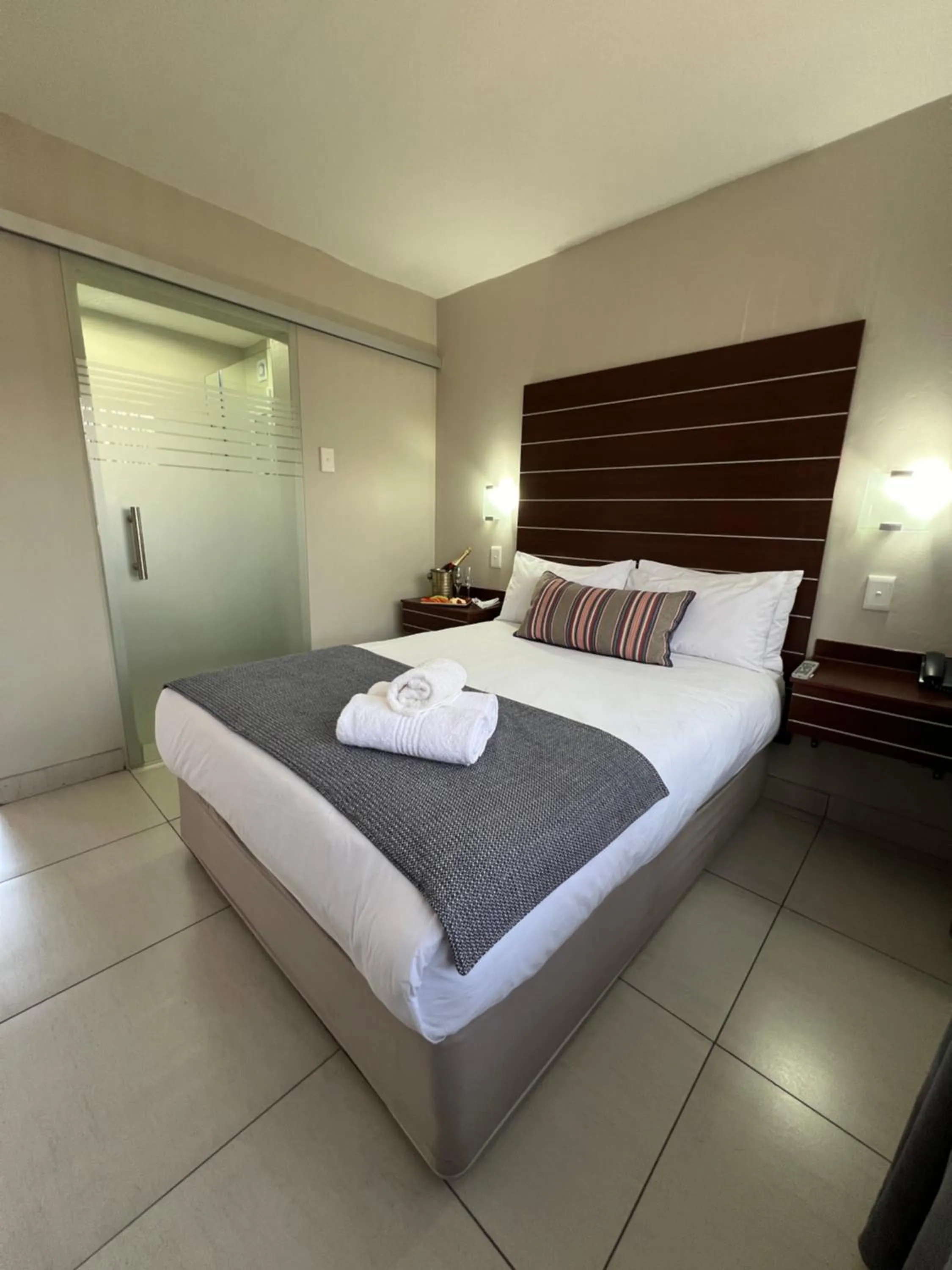 Bed in Hotel Savoy and Conference Centre