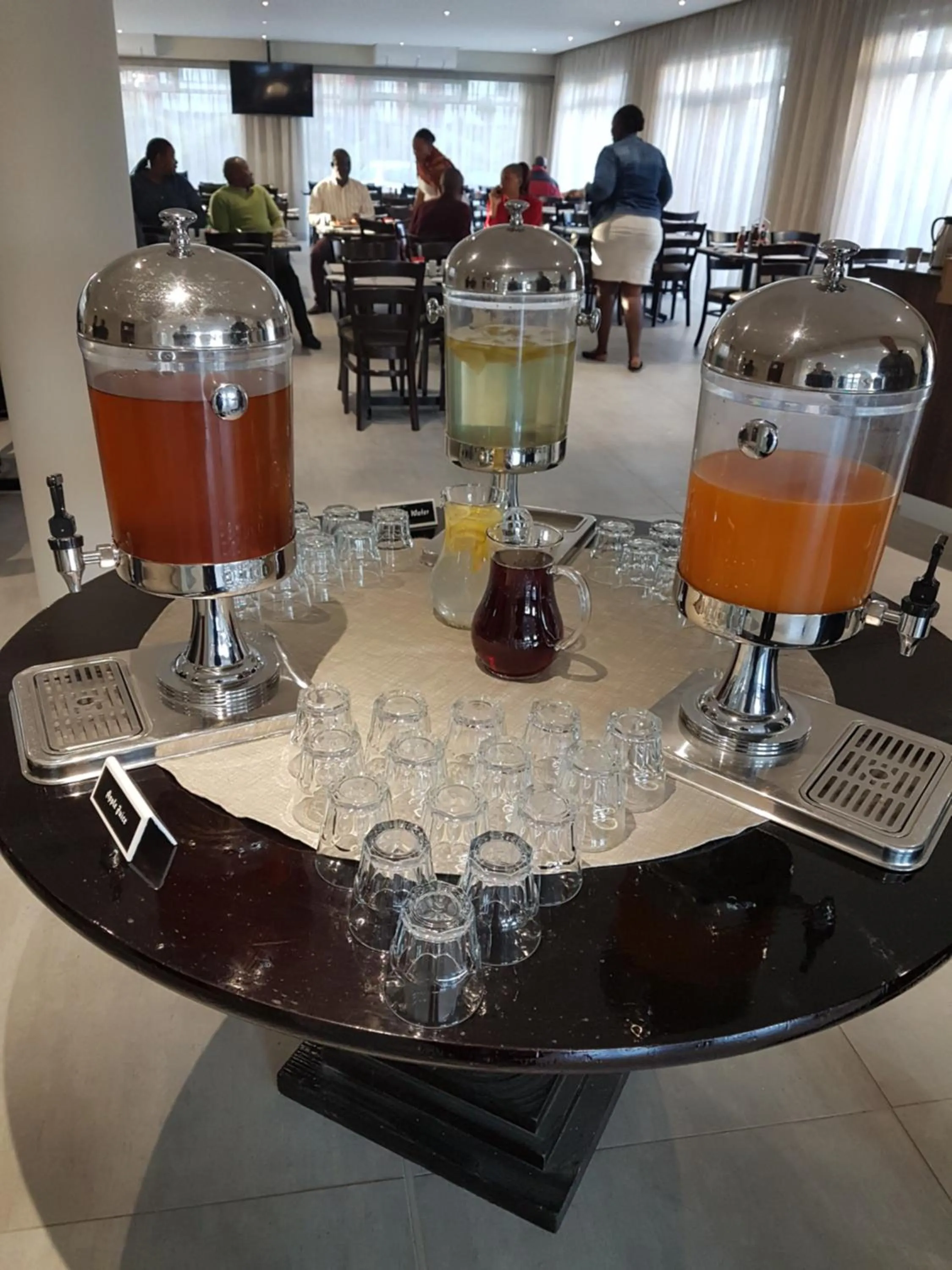 Restaurant/places to eat in Hotel Savoy and Conference Centre