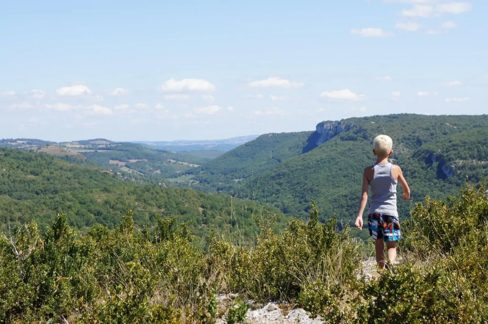 Hiking in Domaine de Cadenne
