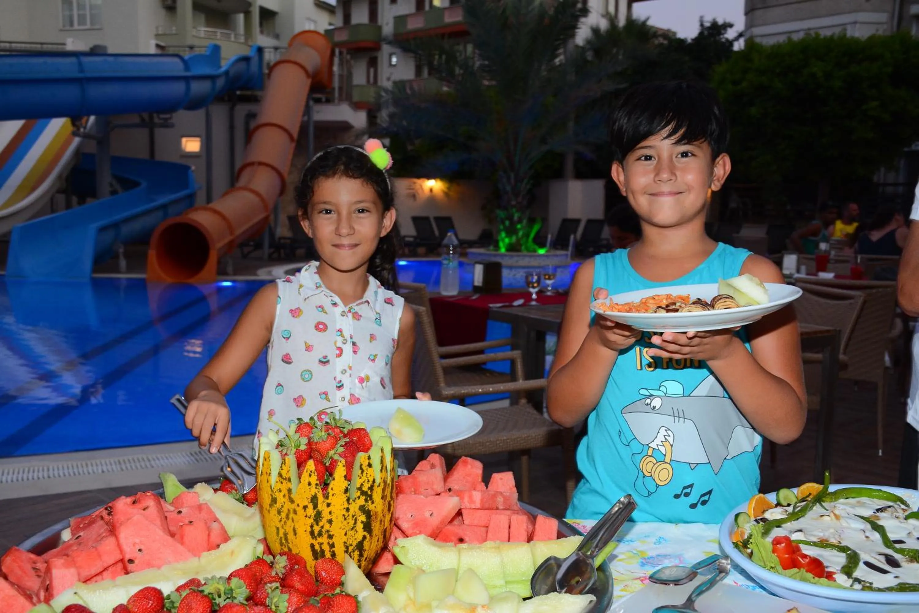 Restaurant/places to eat in Almera Park Apart Hotel