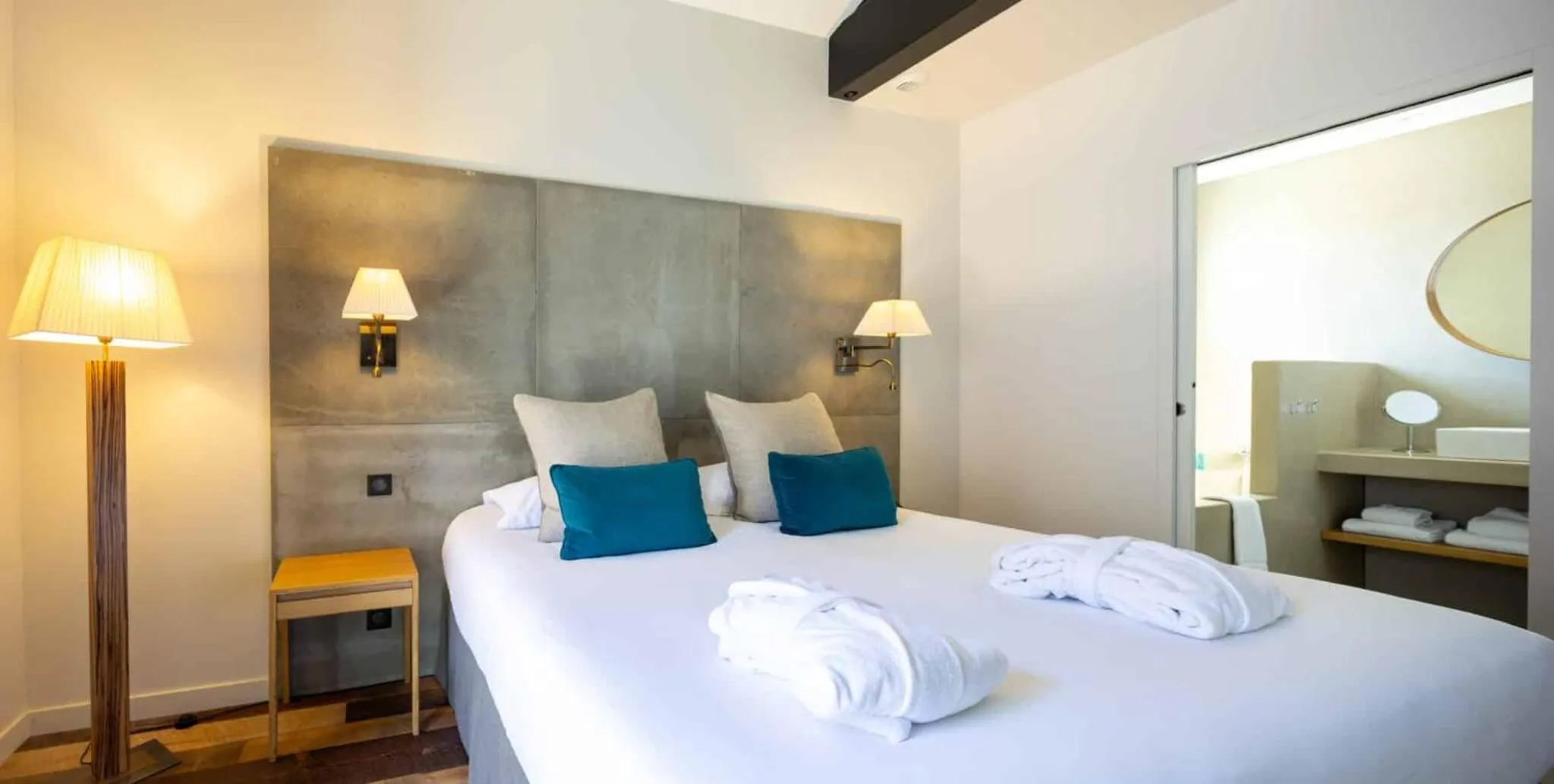 Bed in Hôtel de la Plage - Saint Jean de Luz