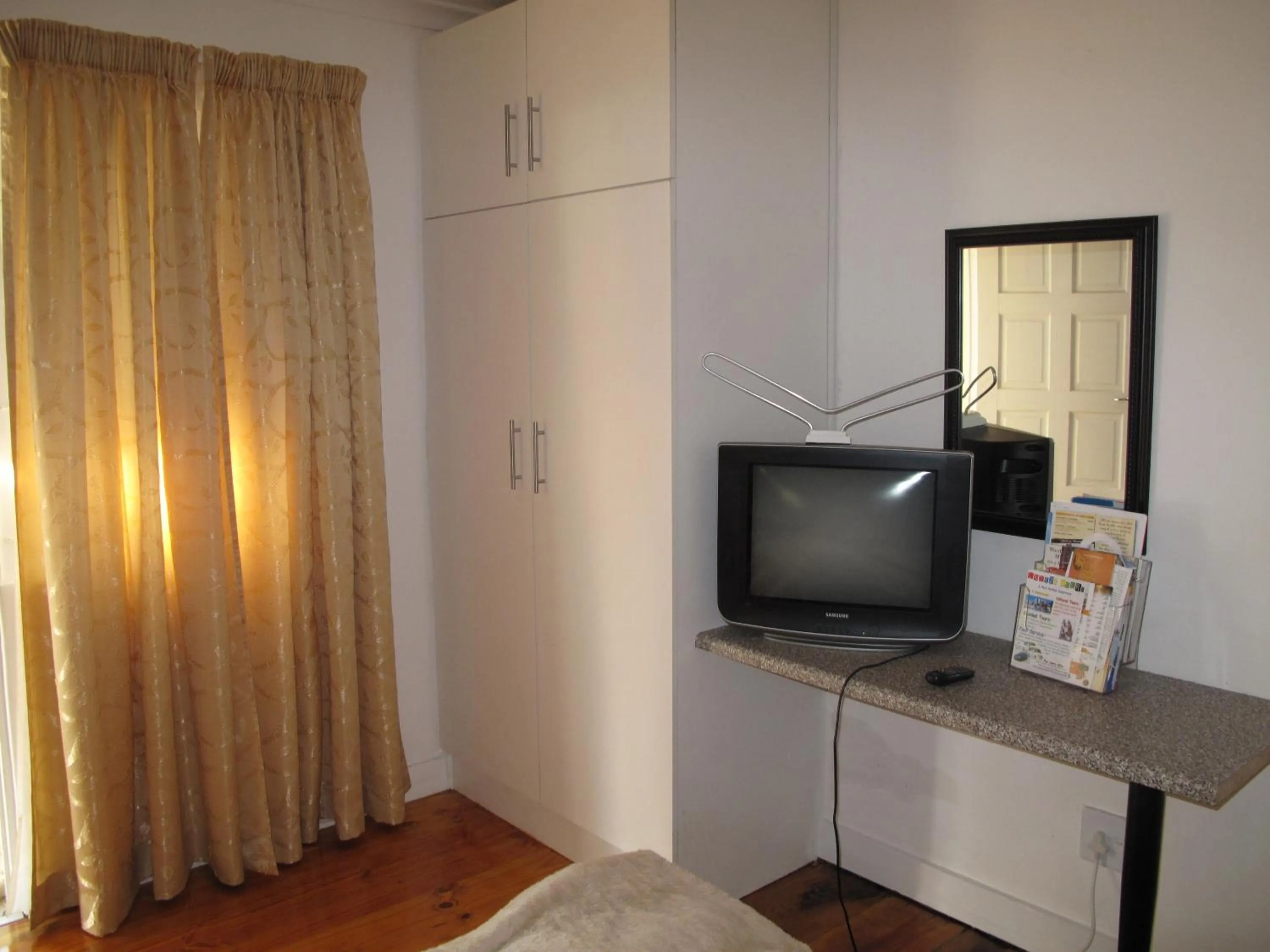 Decorative detail, Bed in The Crescent Guesthouses - BnB/Self Catering