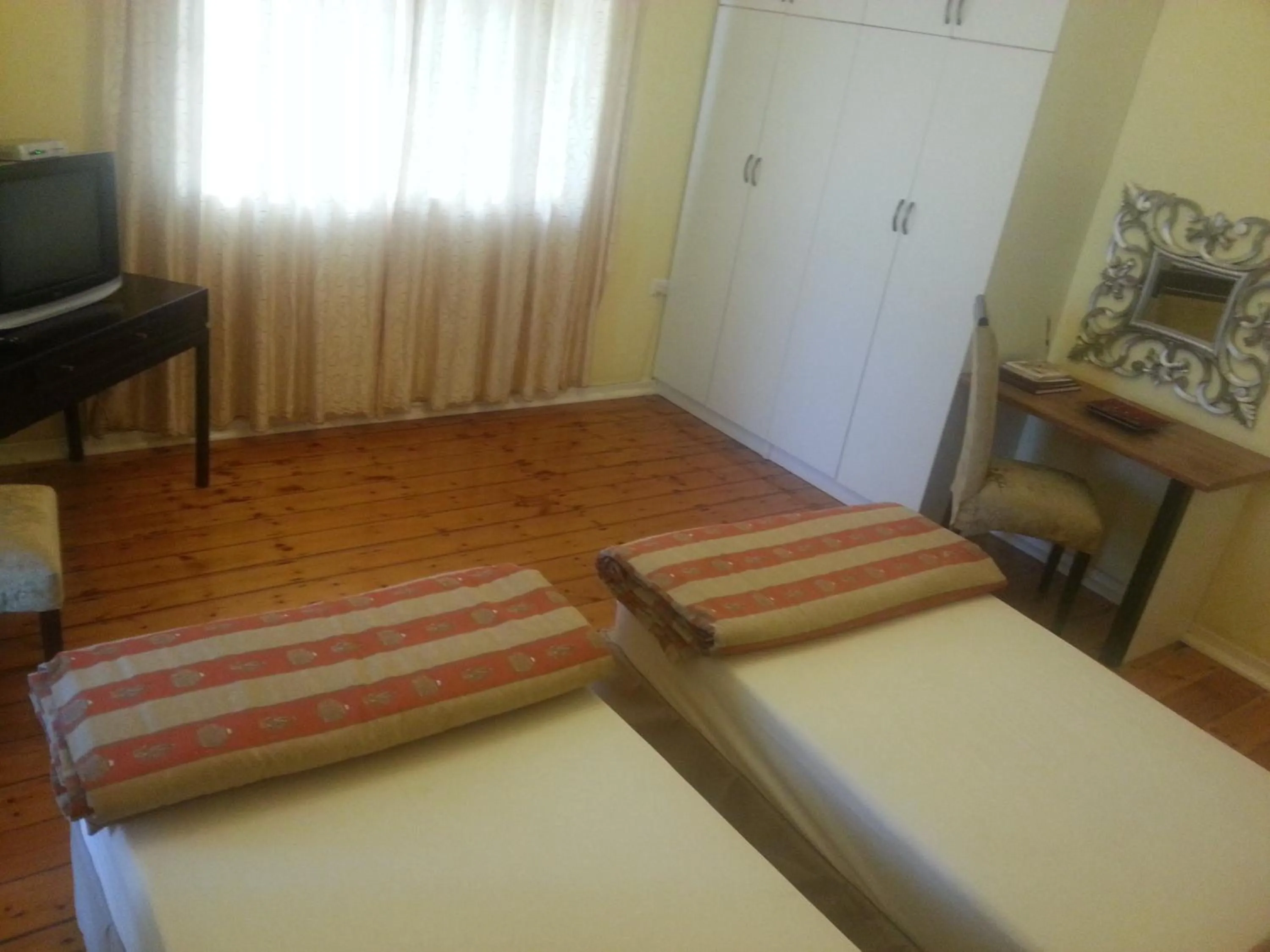 Day, Bed in The Crescent Guesthouses - BnB/Self Catering