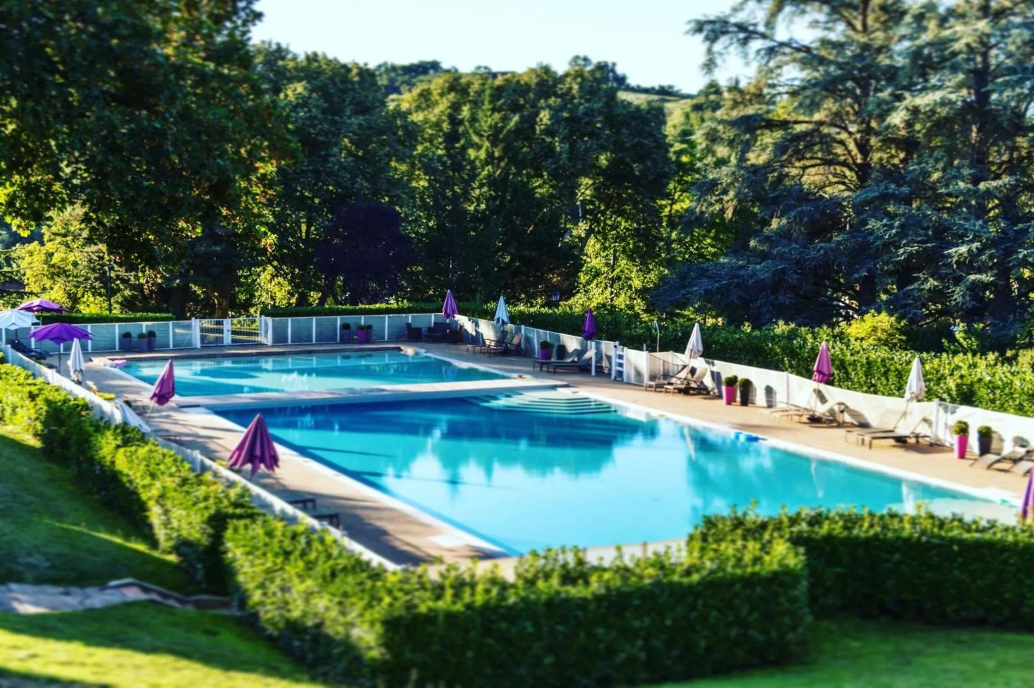 Pool view in Château de Loubéjac