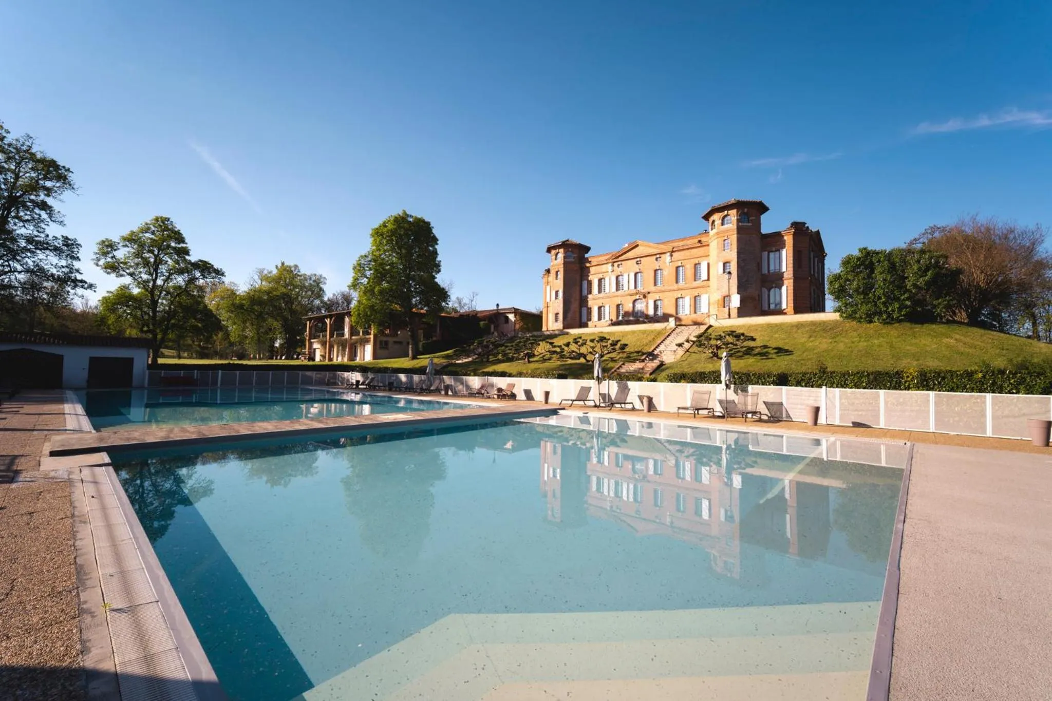 Property building in Château de Loubéjac