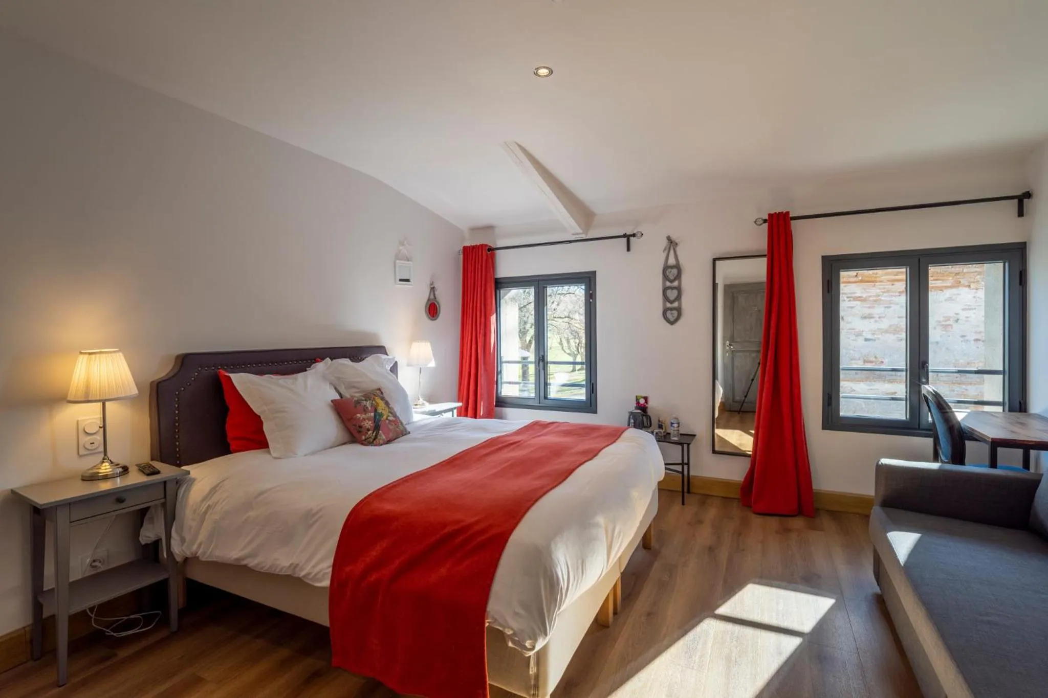 Photo of the whole room, Bed in Château de Loubéjac