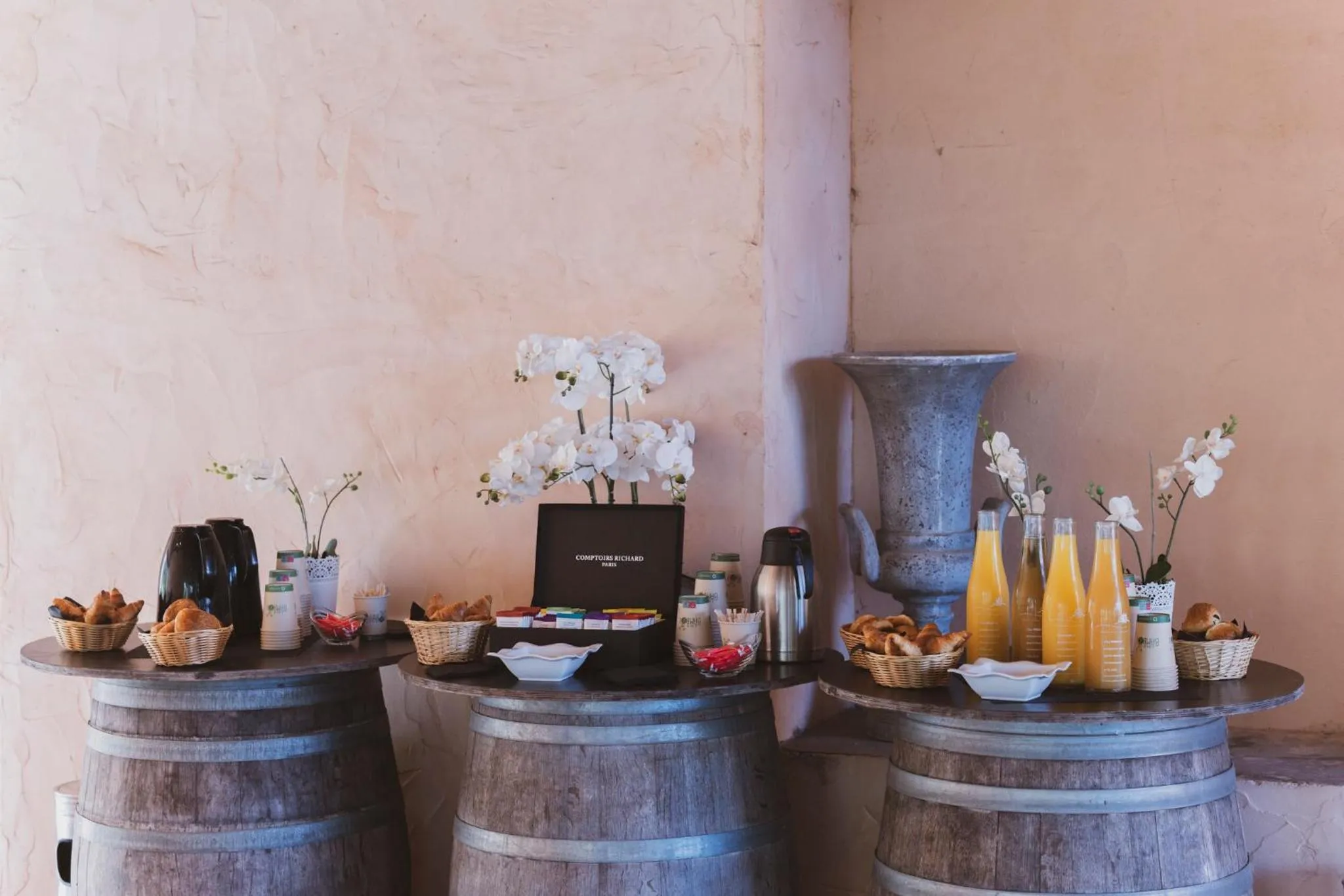 Breakfast in Château de Loubéjac