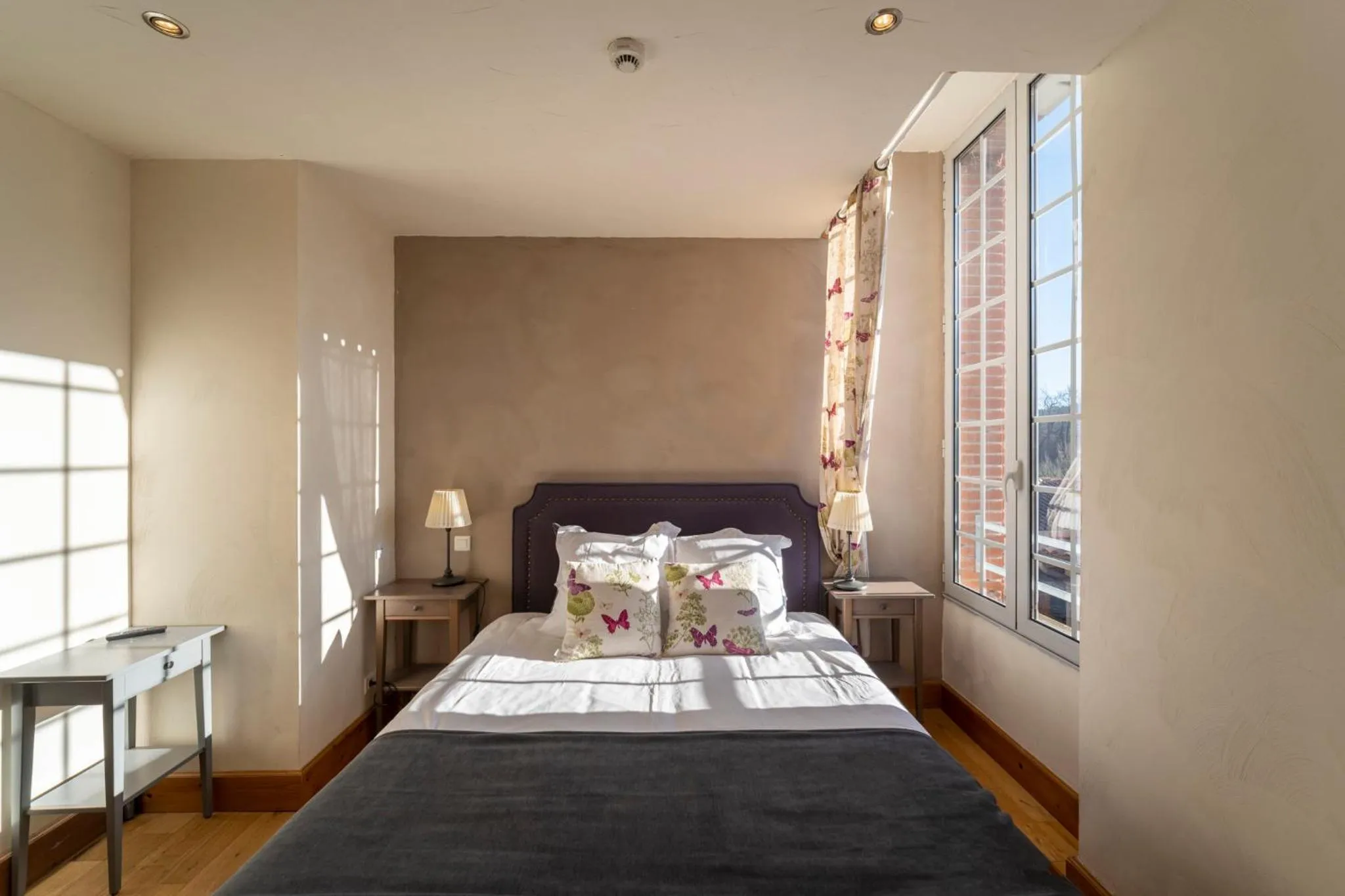 Photo of the whole room, Bed in Château de Loubéjac