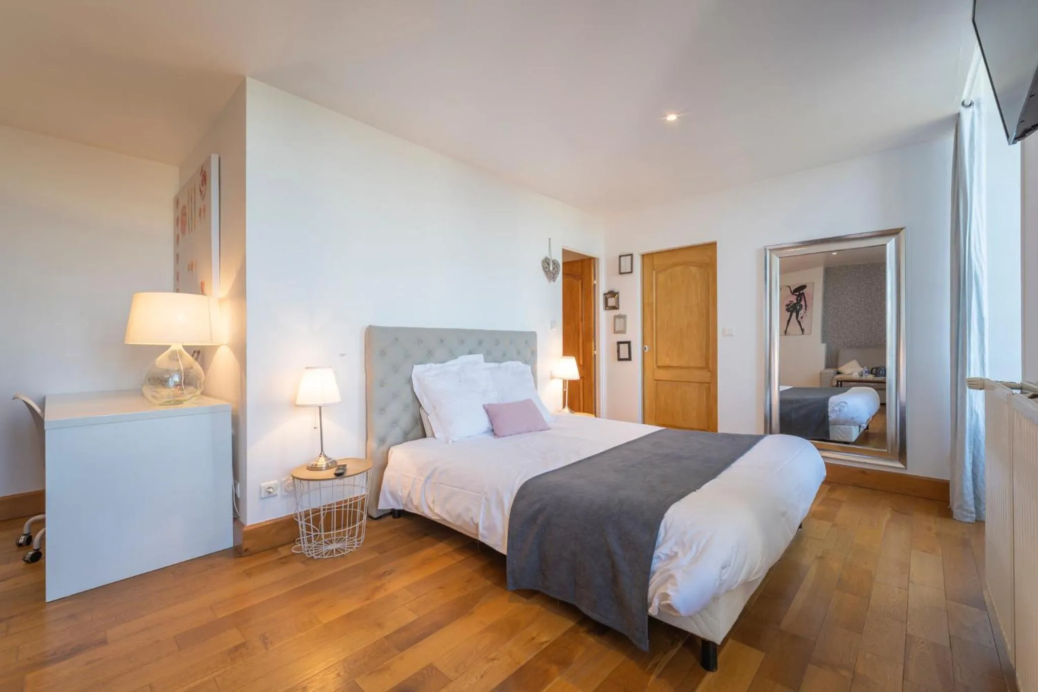Photo of the whole room, Bed in Château de Loubéjac