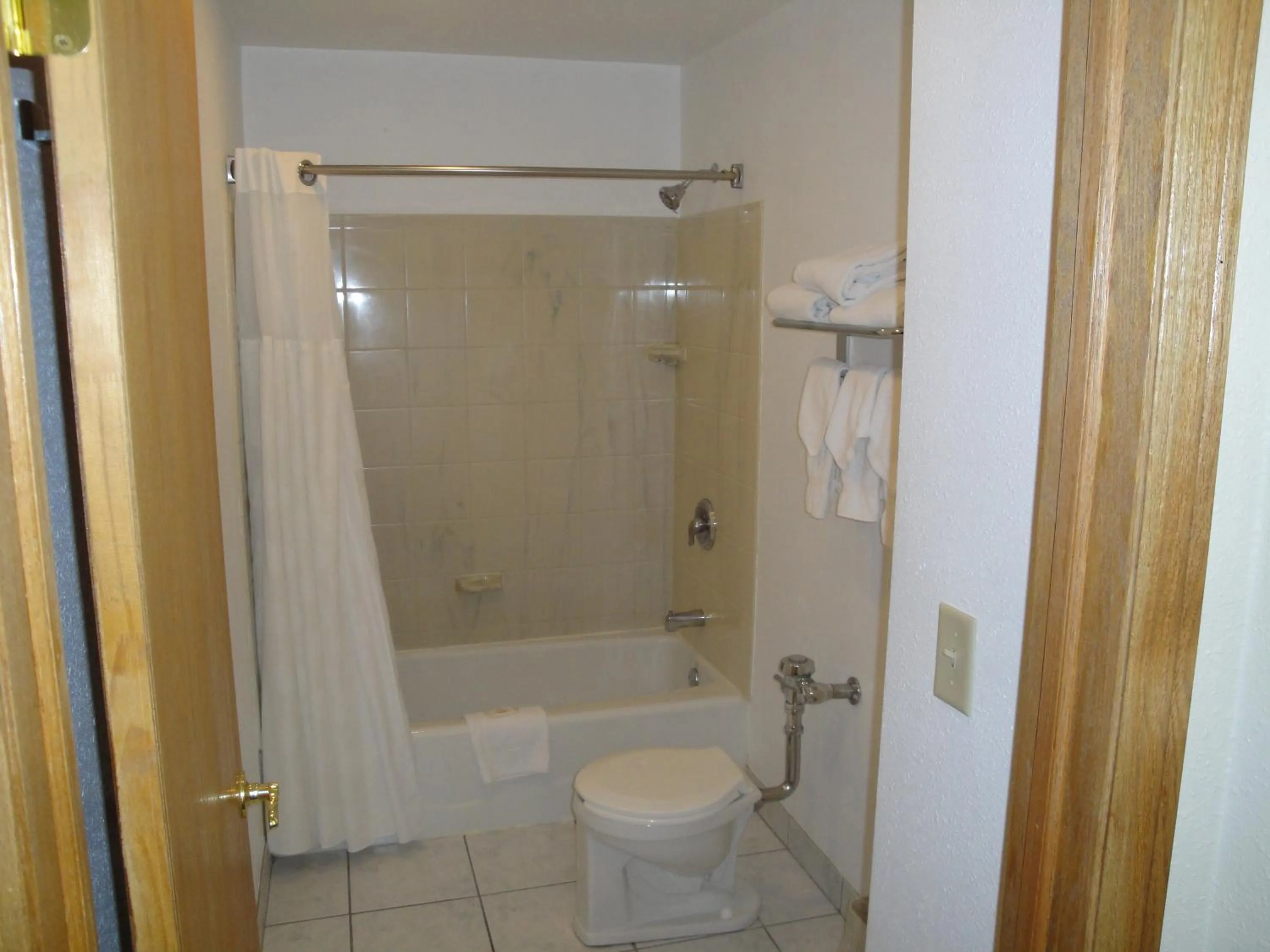 Bathroom in Chicago Lakeshore Hotel