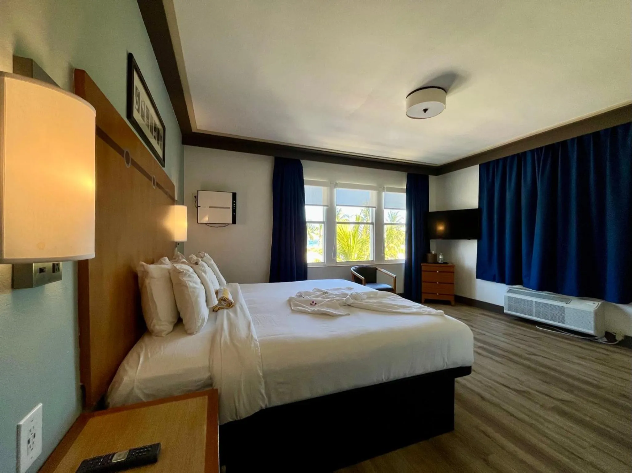 Bed in Majestic Hotel South Beach