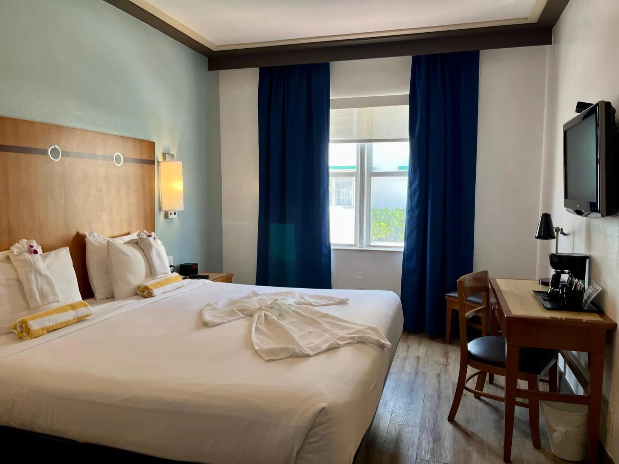 Bed in Majestic Hotel South Beach